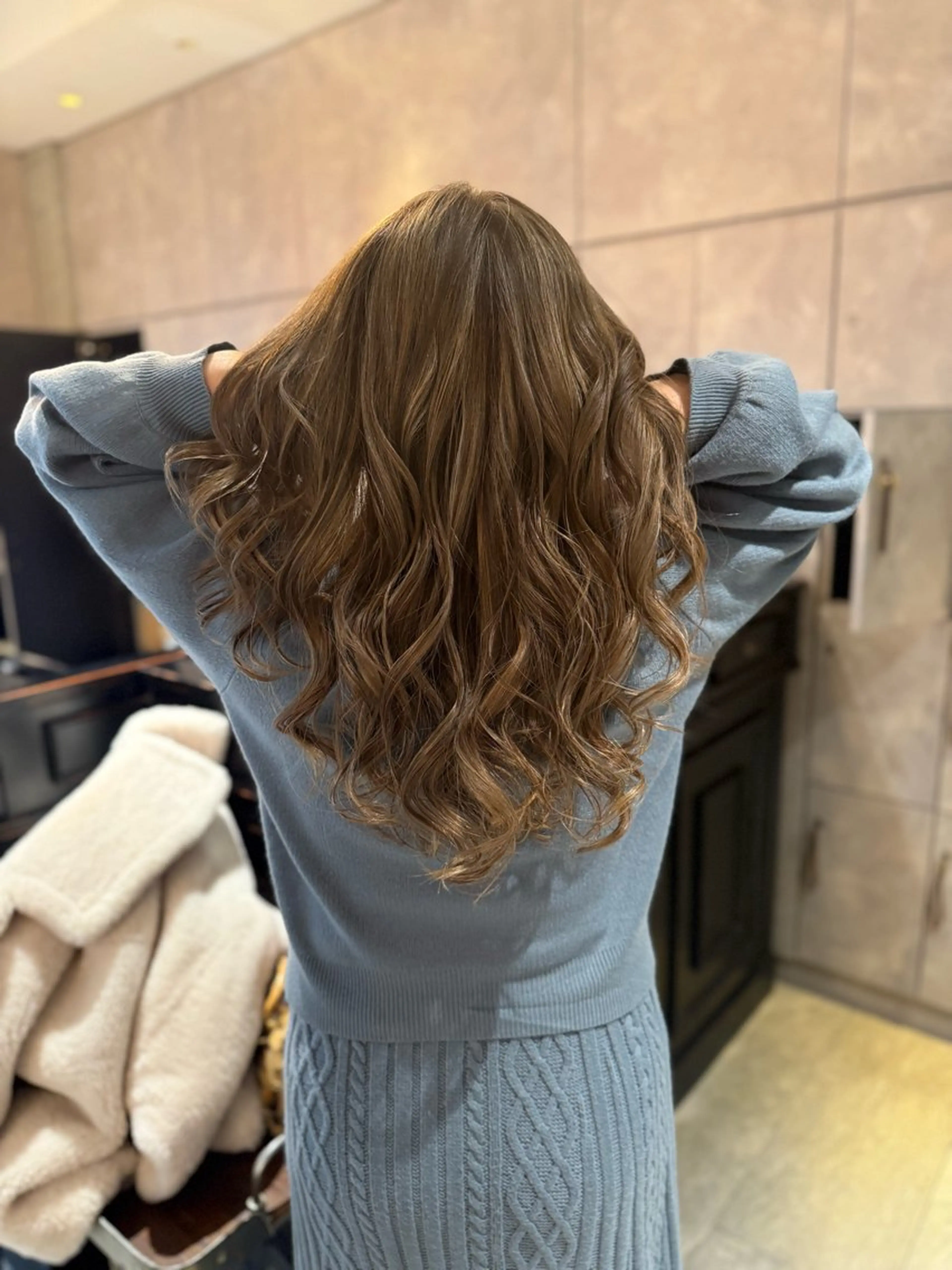 ロング カラー ヘアアレンジ メンズ メンズバレイヤージュ メンズハイライト メンズハイトーン バレイヤージュ ハイライトカラー カット ヘアカラー トリートメント BRAIDS💎愛子 大人ハイライト💎のヘアスタイル