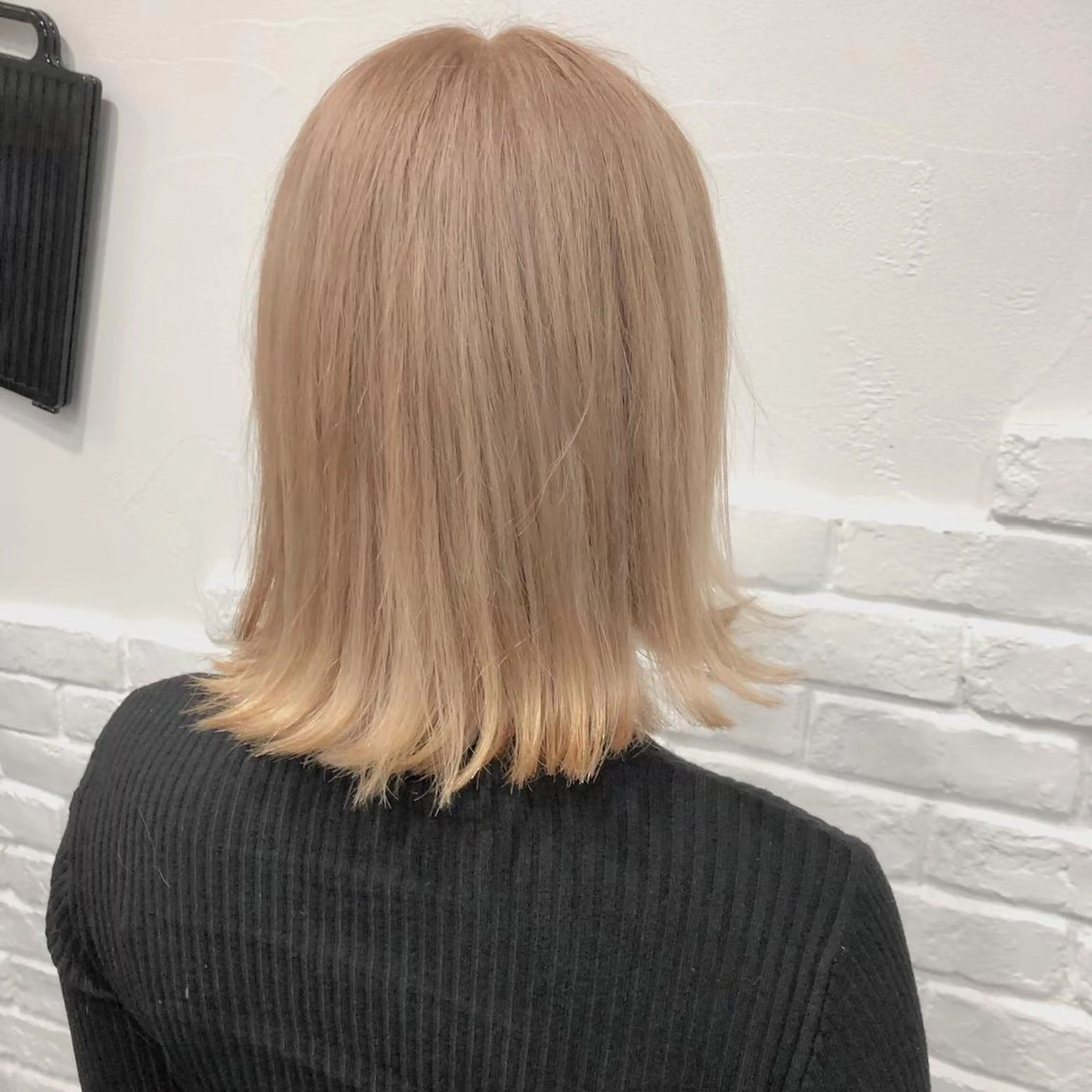 ミディアム カラー ヘアアレンジ ブリーチ ブロンド ヘアカラー トリートメント ヘアセット メンズパーマ名人 TAKUMAのヘアスタイル