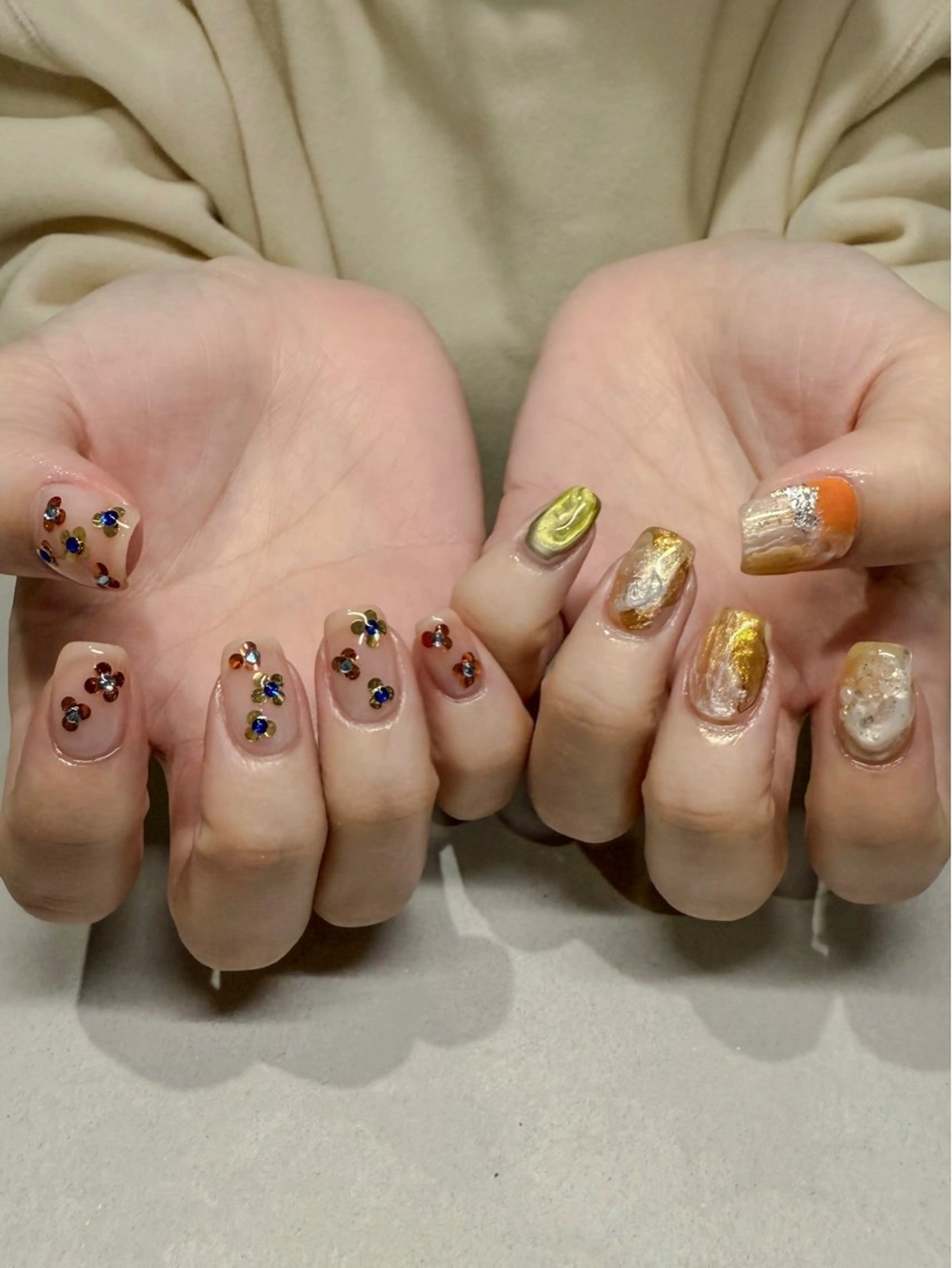 ネイル ストーンネイル num-fi Aiのネイルデザイン