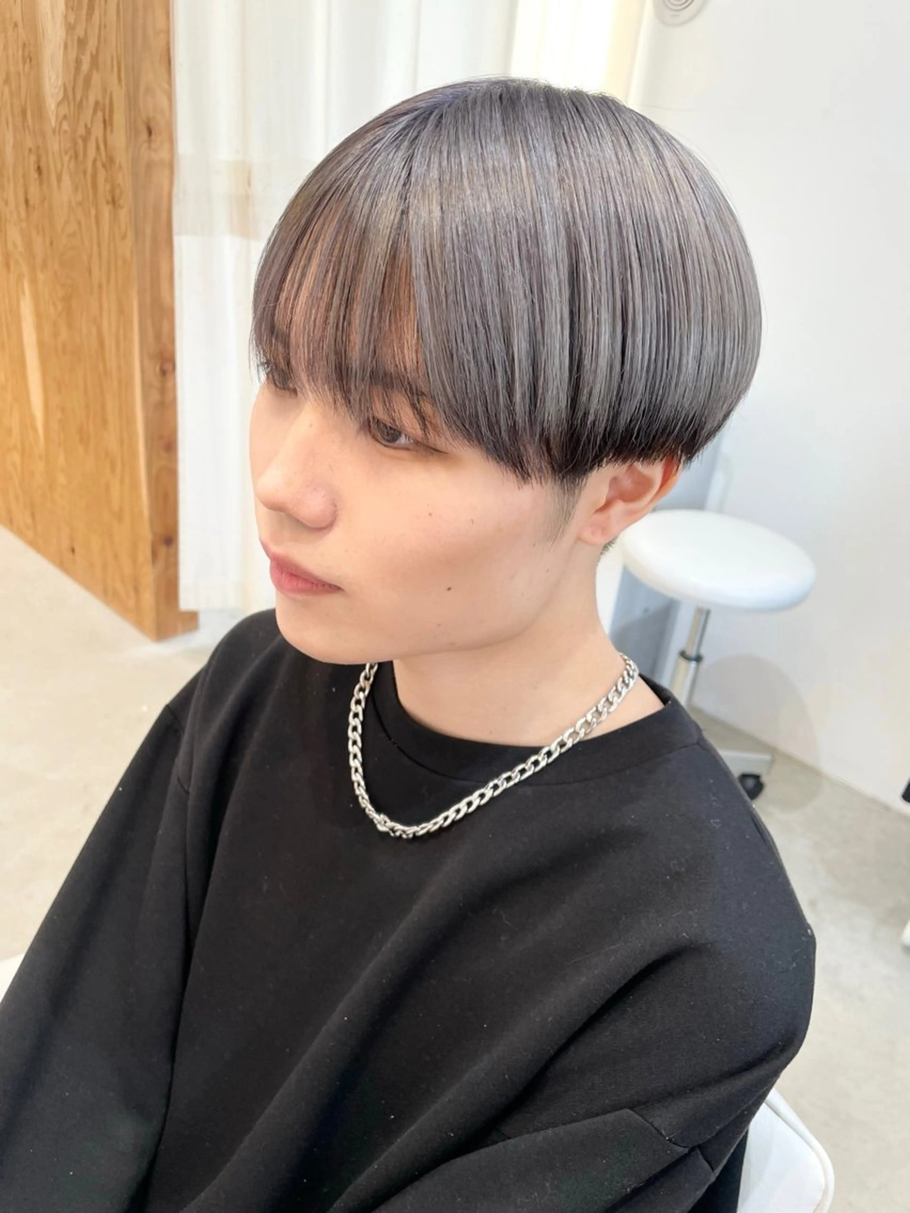 カラー メンズ メンズブリーチ メンズハイトーン マッシュ 刈り上げ ブリーチ カット ヘアカラー 【un】 MANAのヘアスタイル