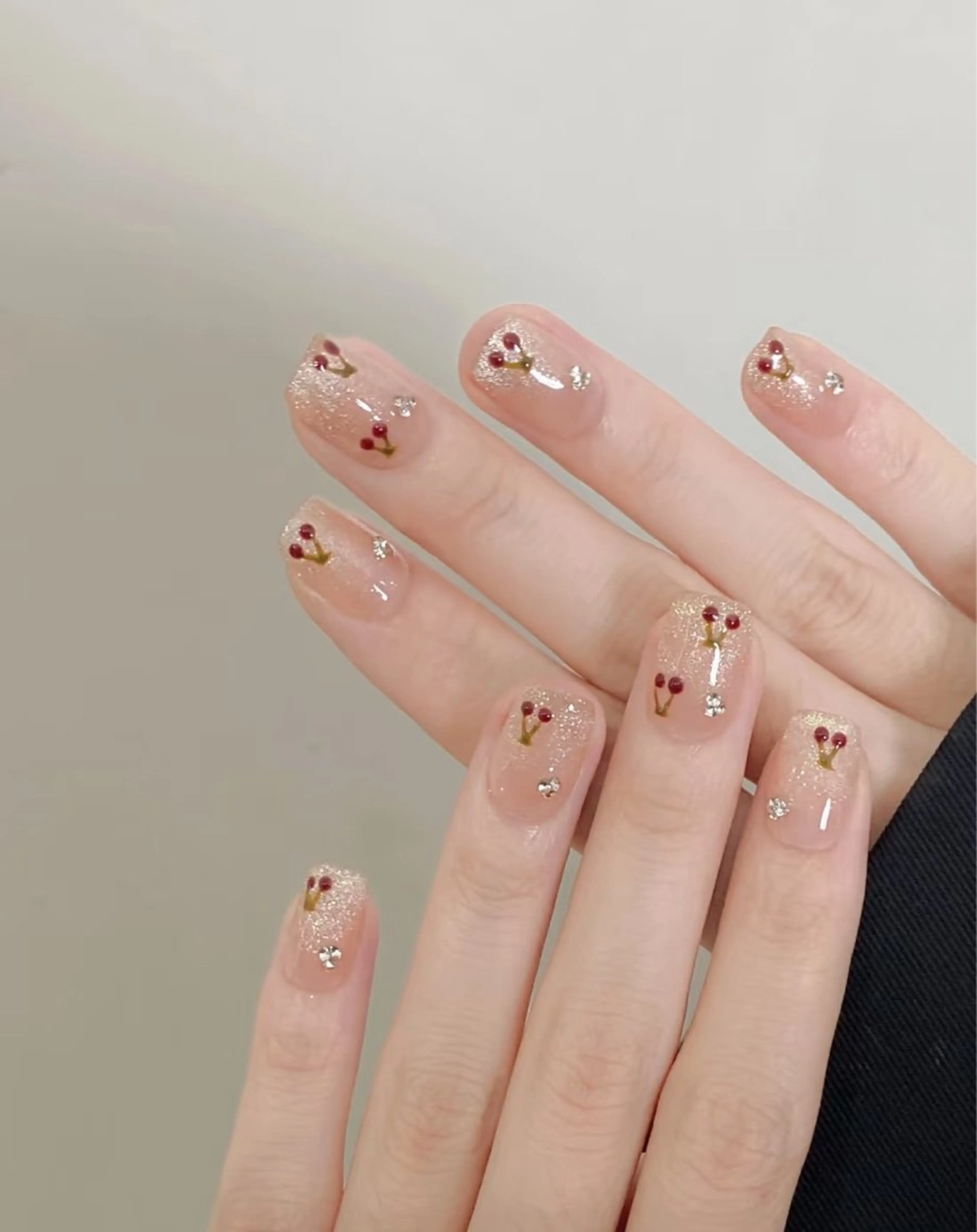 ネイル pink ladyサロン所属・べ にのネイルデザイン