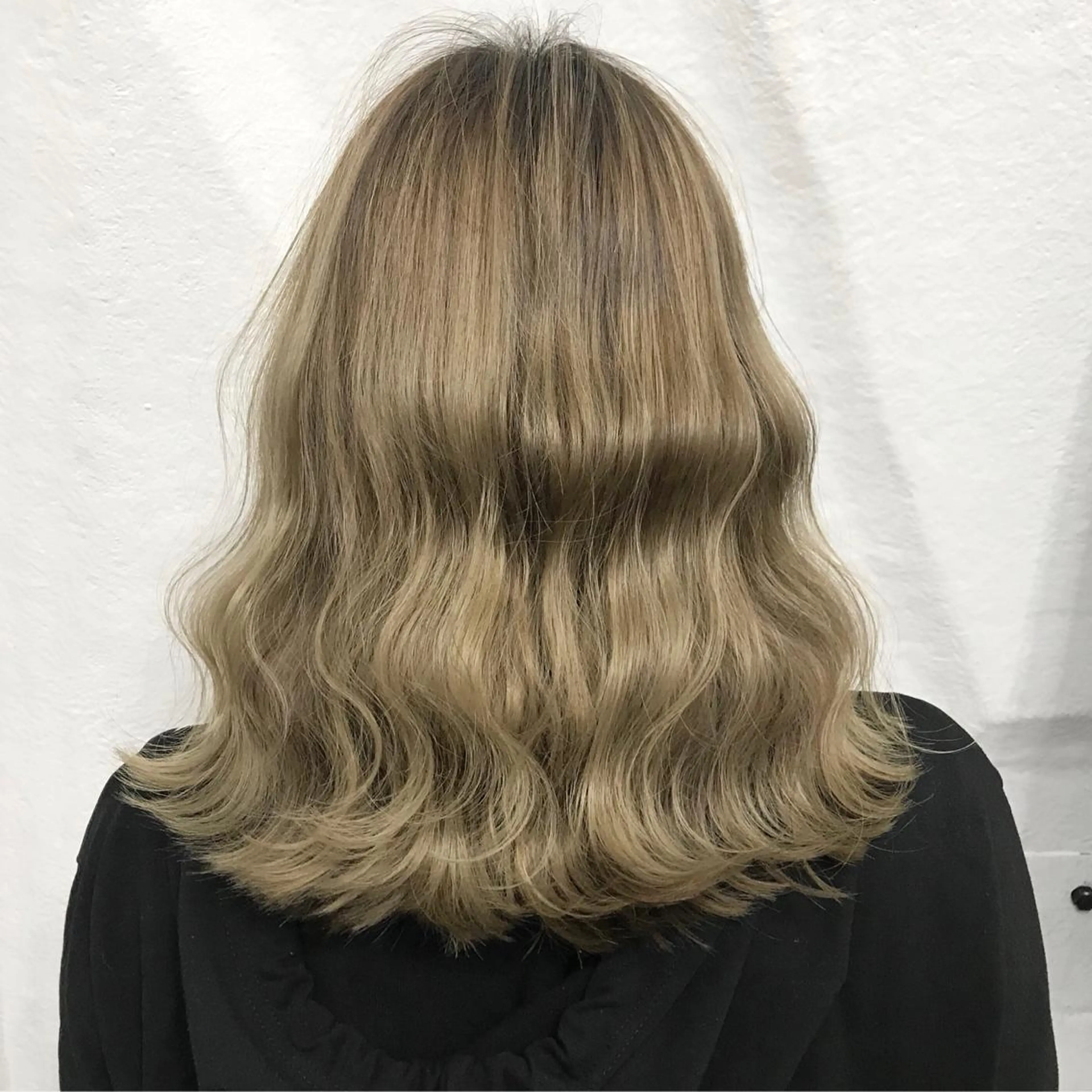 ミディアム カラー ブリーチ ブロンド K-POP好き美容師 🇰🇷Kai.Yのヘアスタイル