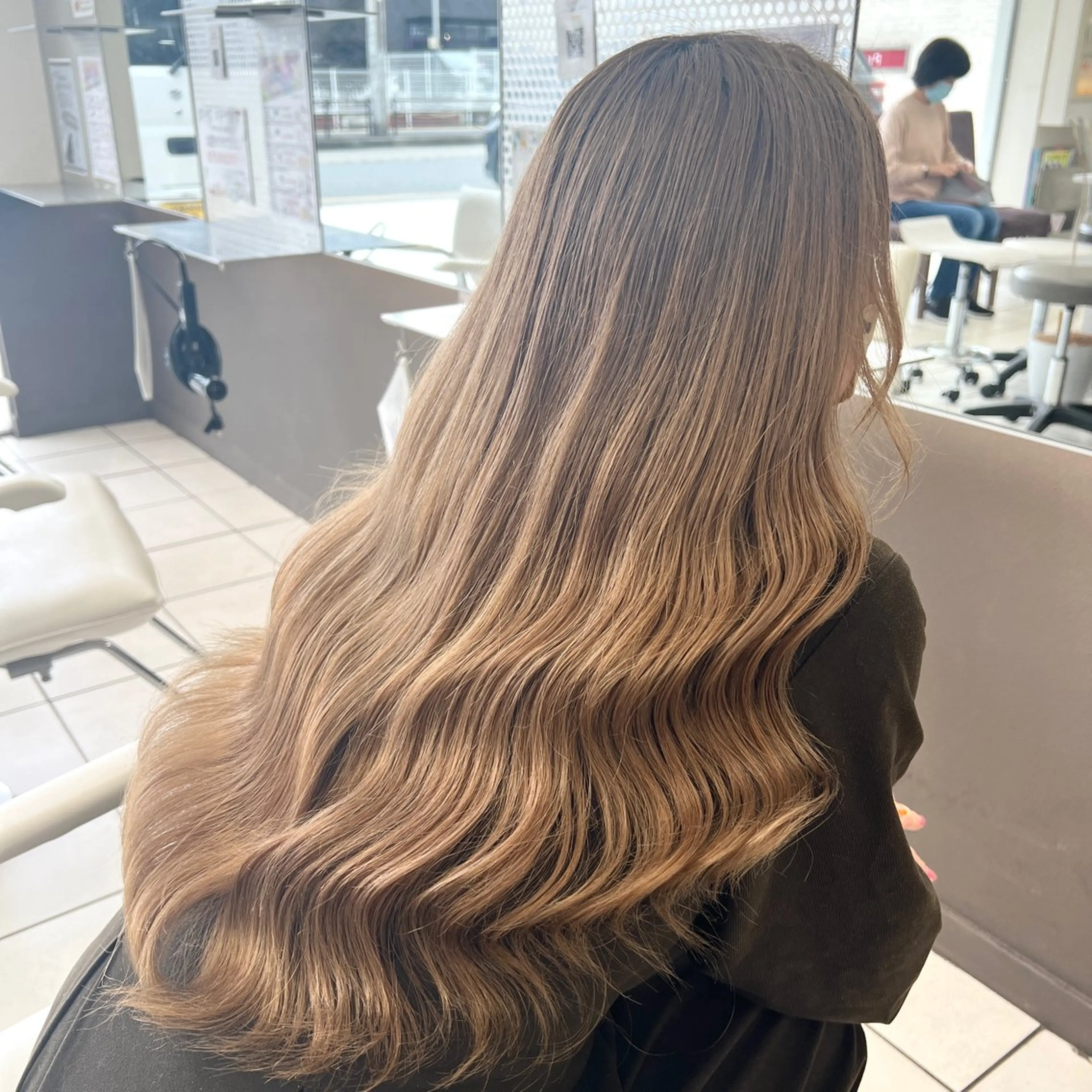 ロング ヘアカラー 艶髪レイヤーの王 また復活の大澤竜馬のヘアスタイル