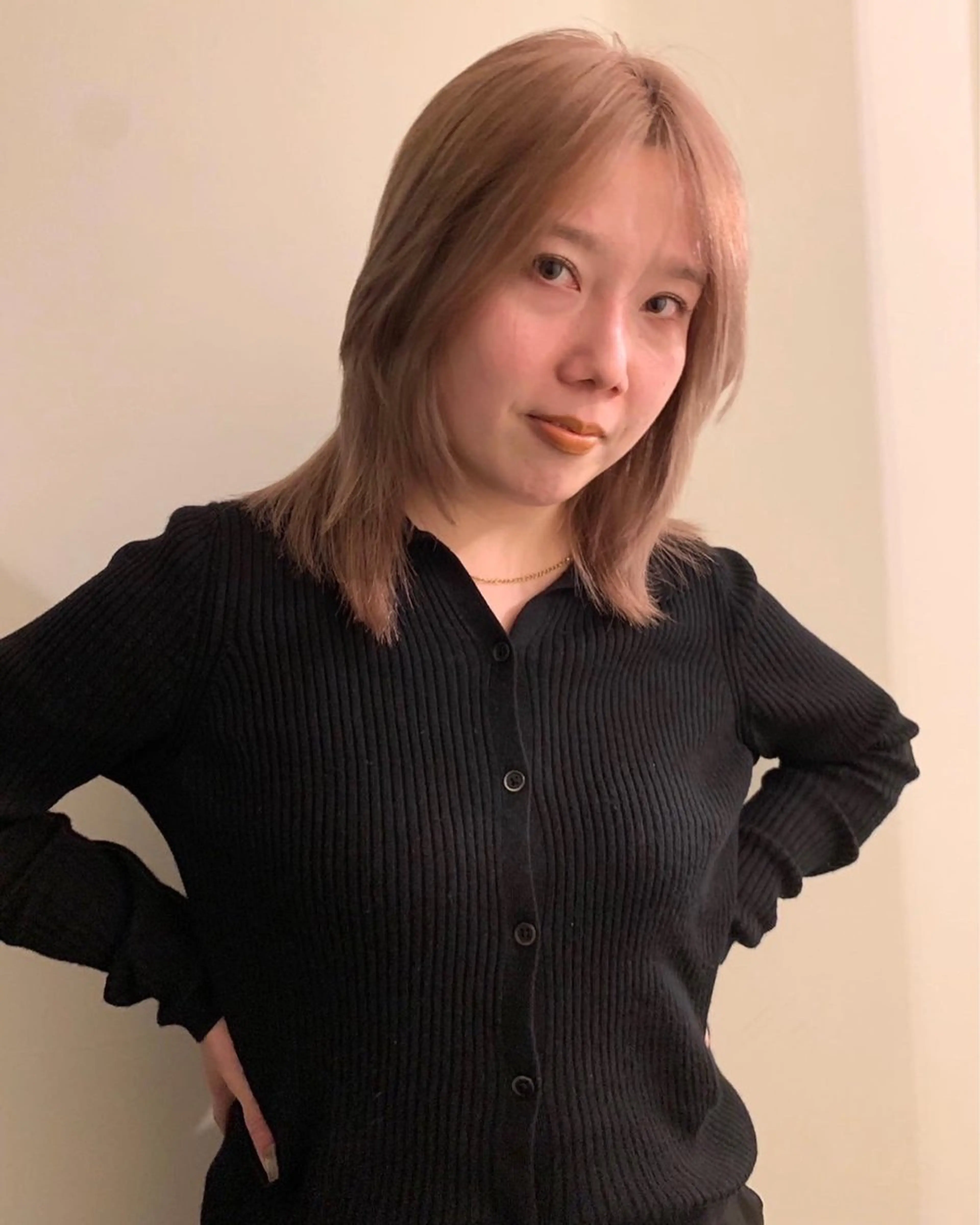 セミロング カラー ブリーチ ピンクカラー カット ヘアカラー 落合希 Olivebeigeのヘアスタイル