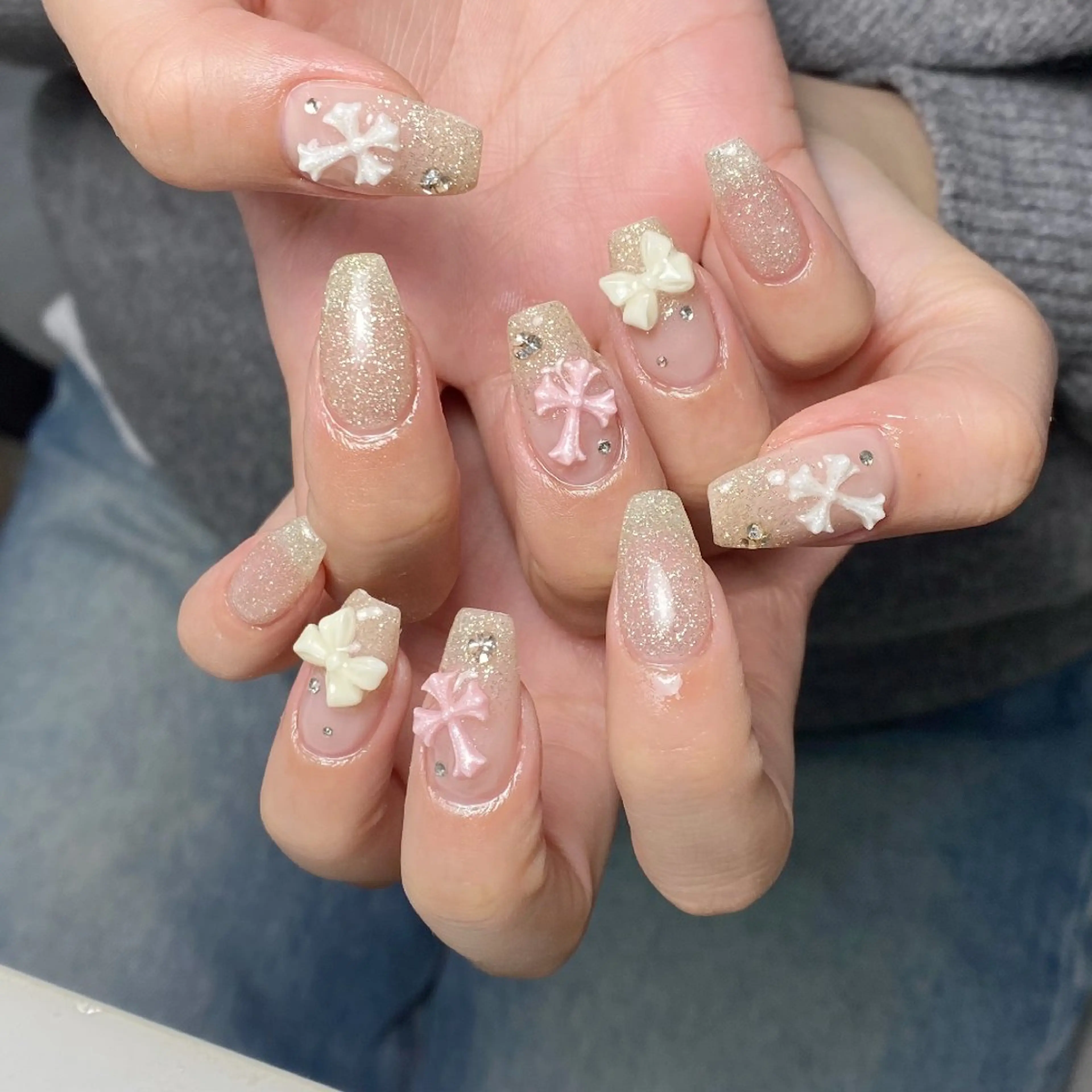 ネイル チークネイル フレンチネイル ジェルネイル ガーリー キラキラネイル ハンドネイル UM Nail Salonのネイルデザイン