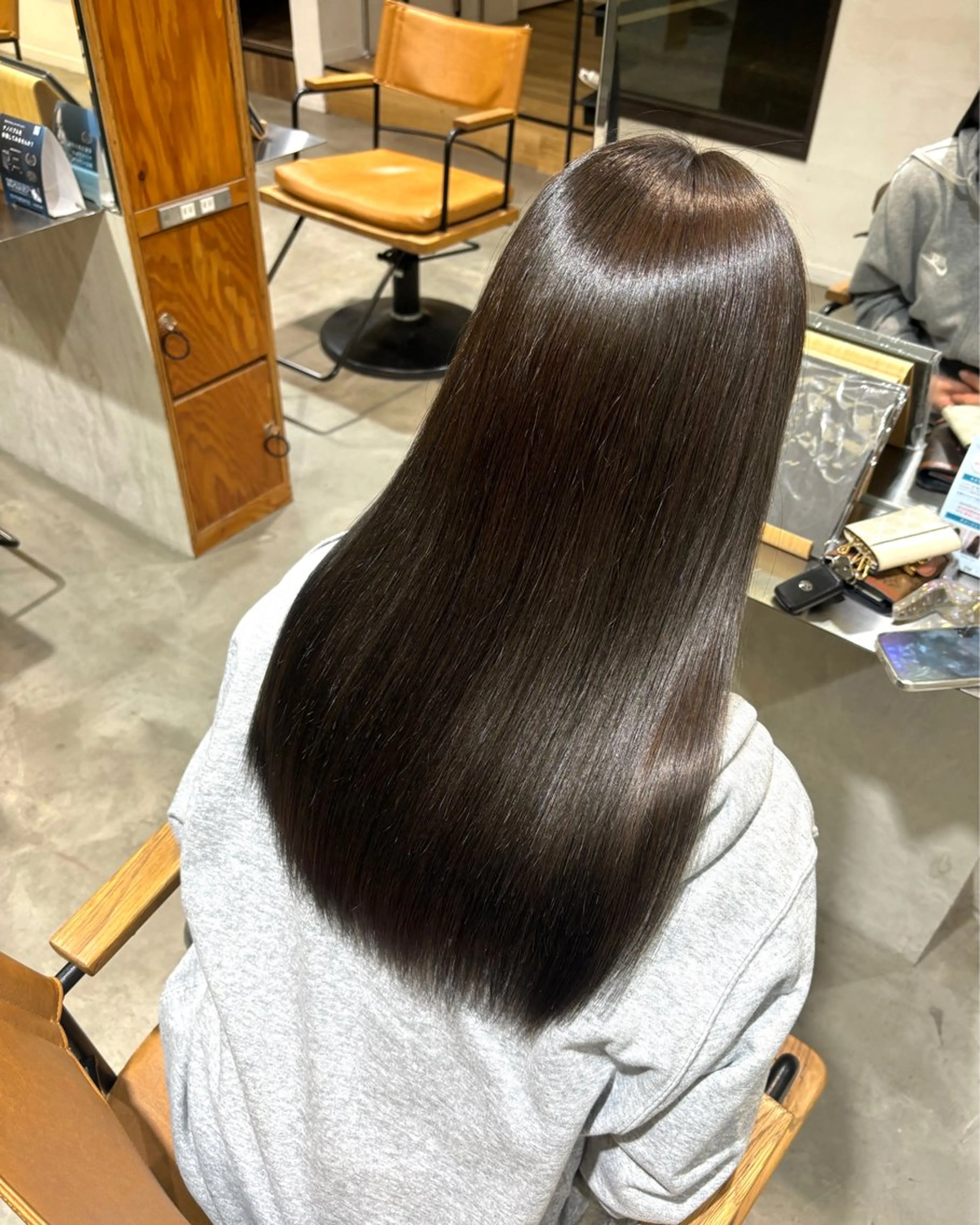 ロング カラー ブラウンカラー オリーブブラウン 小木曽 里華のヘアスタイル