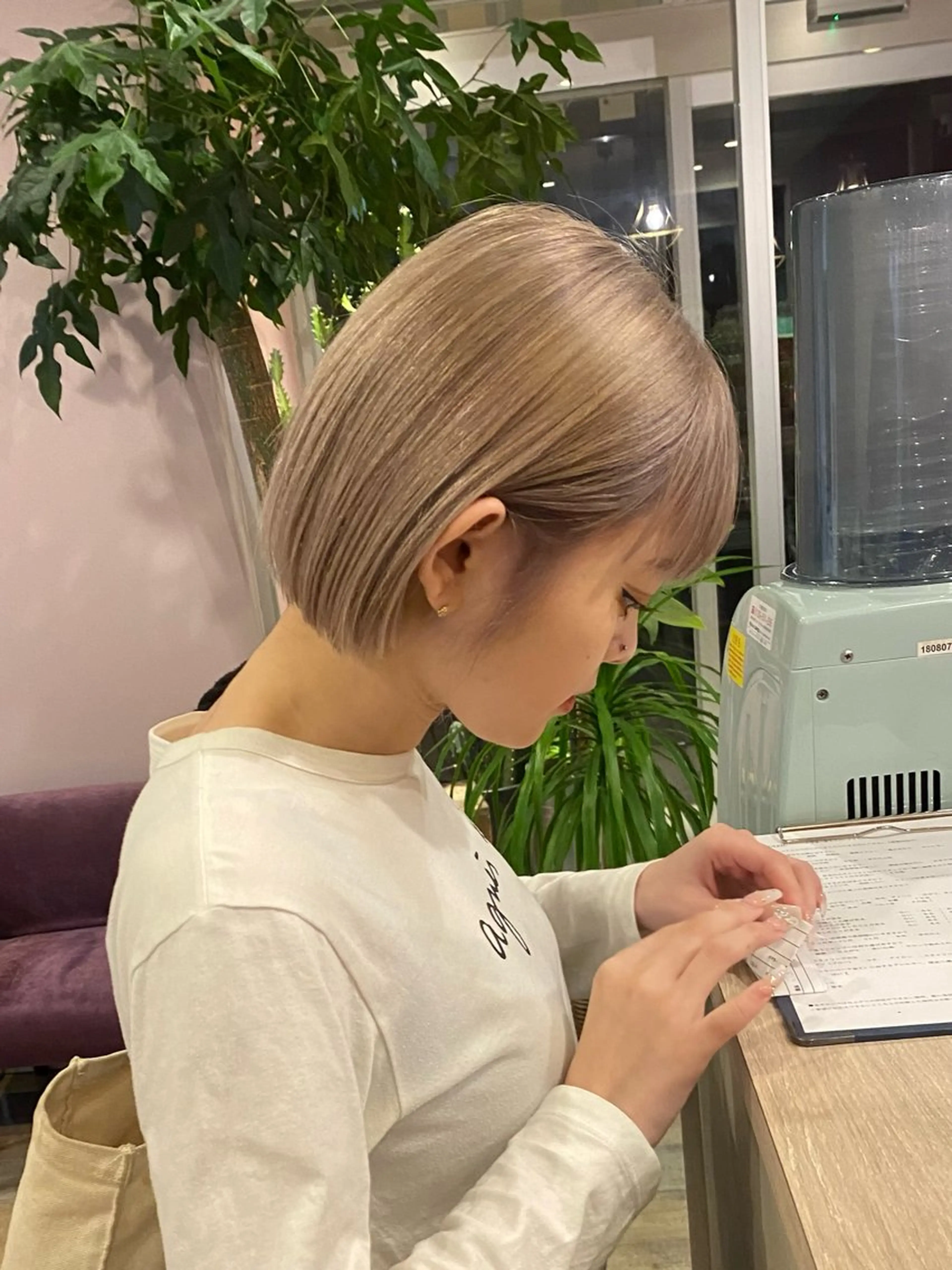 ショート カラー ベージュカラー ブリーチ ケアブリーチ ハイトーンカラー ハイトーンベージュ ヘアカラー 似合わせレイヤー/ Wカラー🧸こころのヘアスタイル