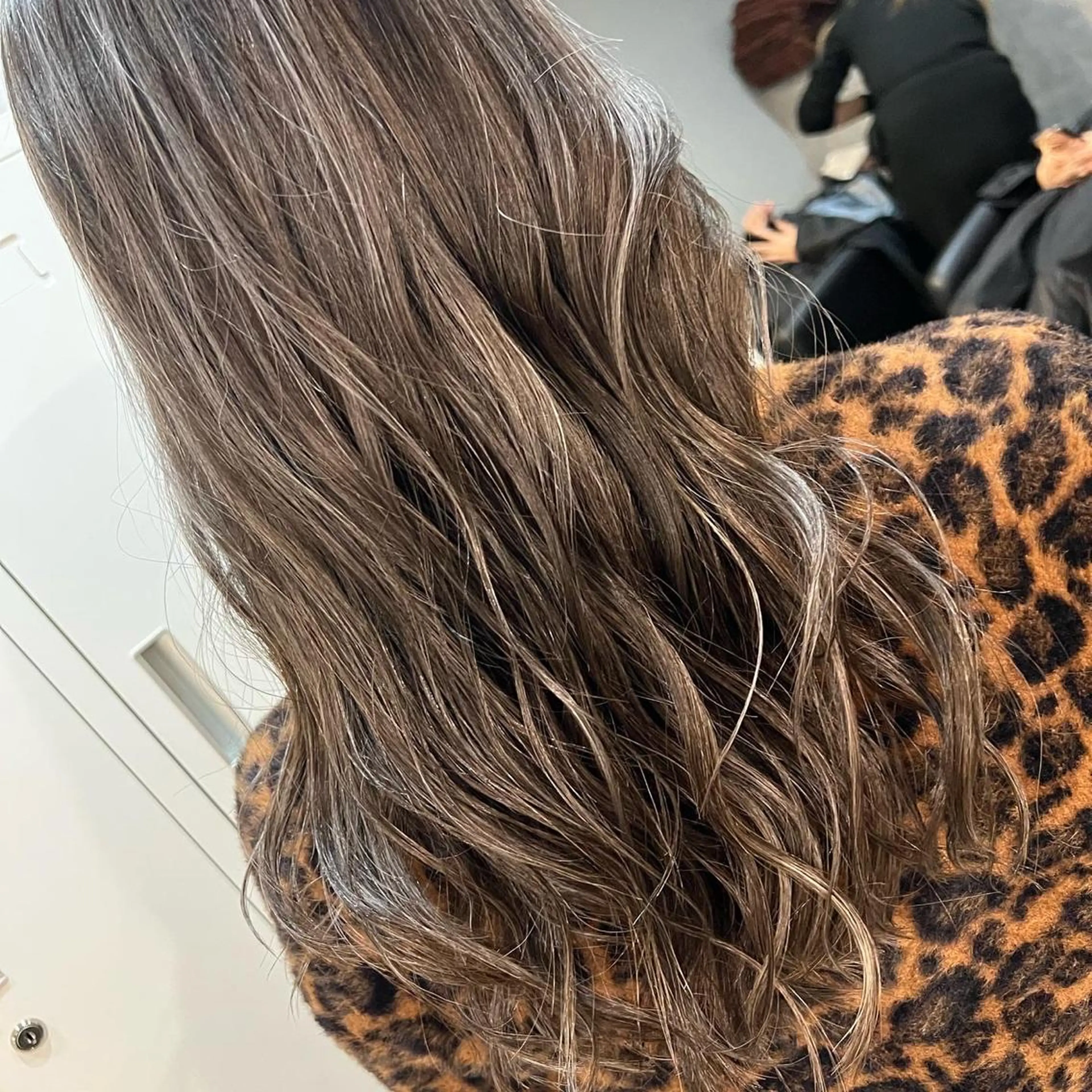 カラー グレージュ ハイライトカラー ヘアカラー 'Oli所属・寺嶋 貴大のヘアスタイル