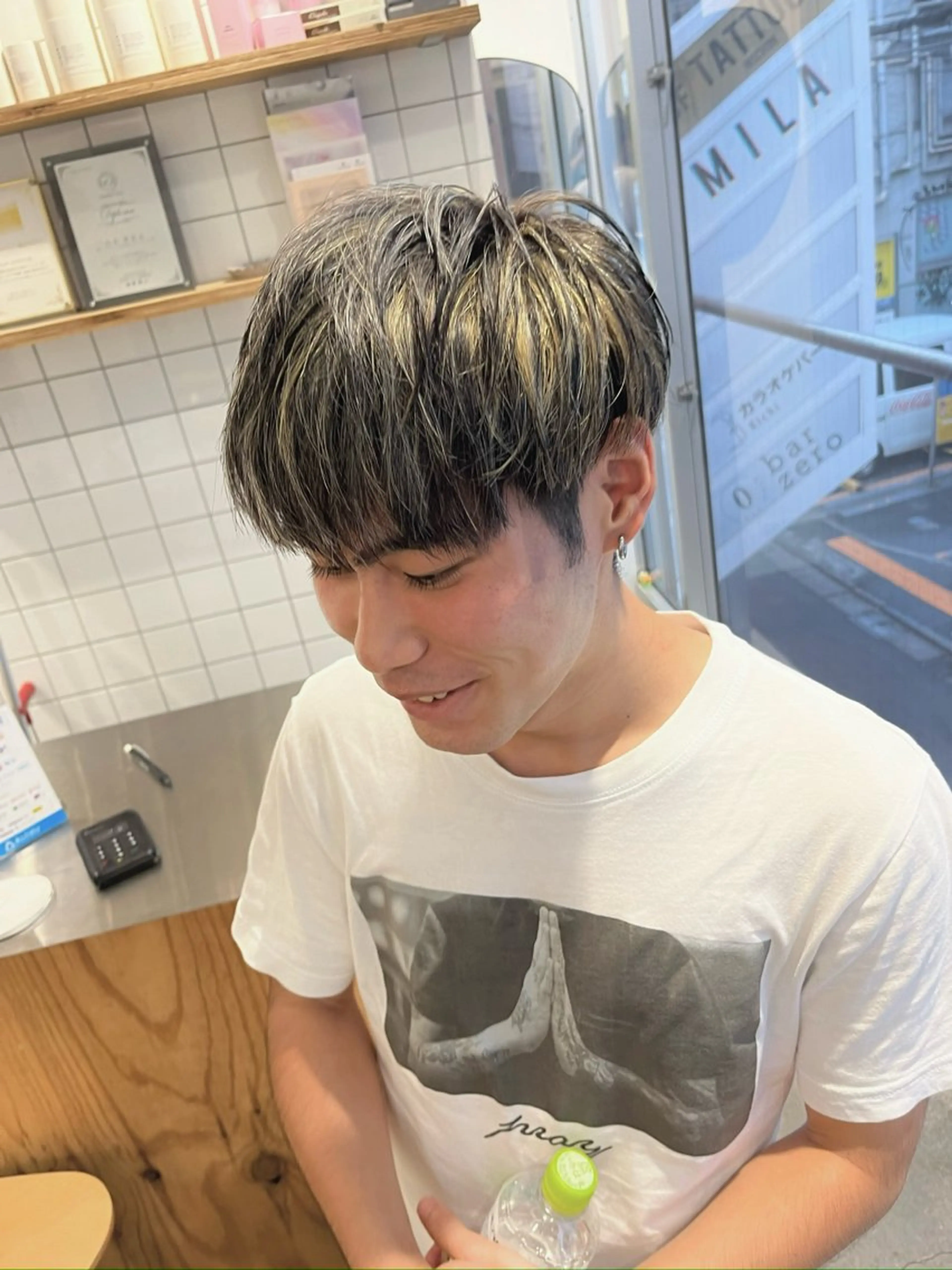 ショート カラー メンズ メンズハイライト 抜きっぱなしブロンド ハイライトカラー ハイライト 新宿 似合わせカラー HINAのヘアスタイル