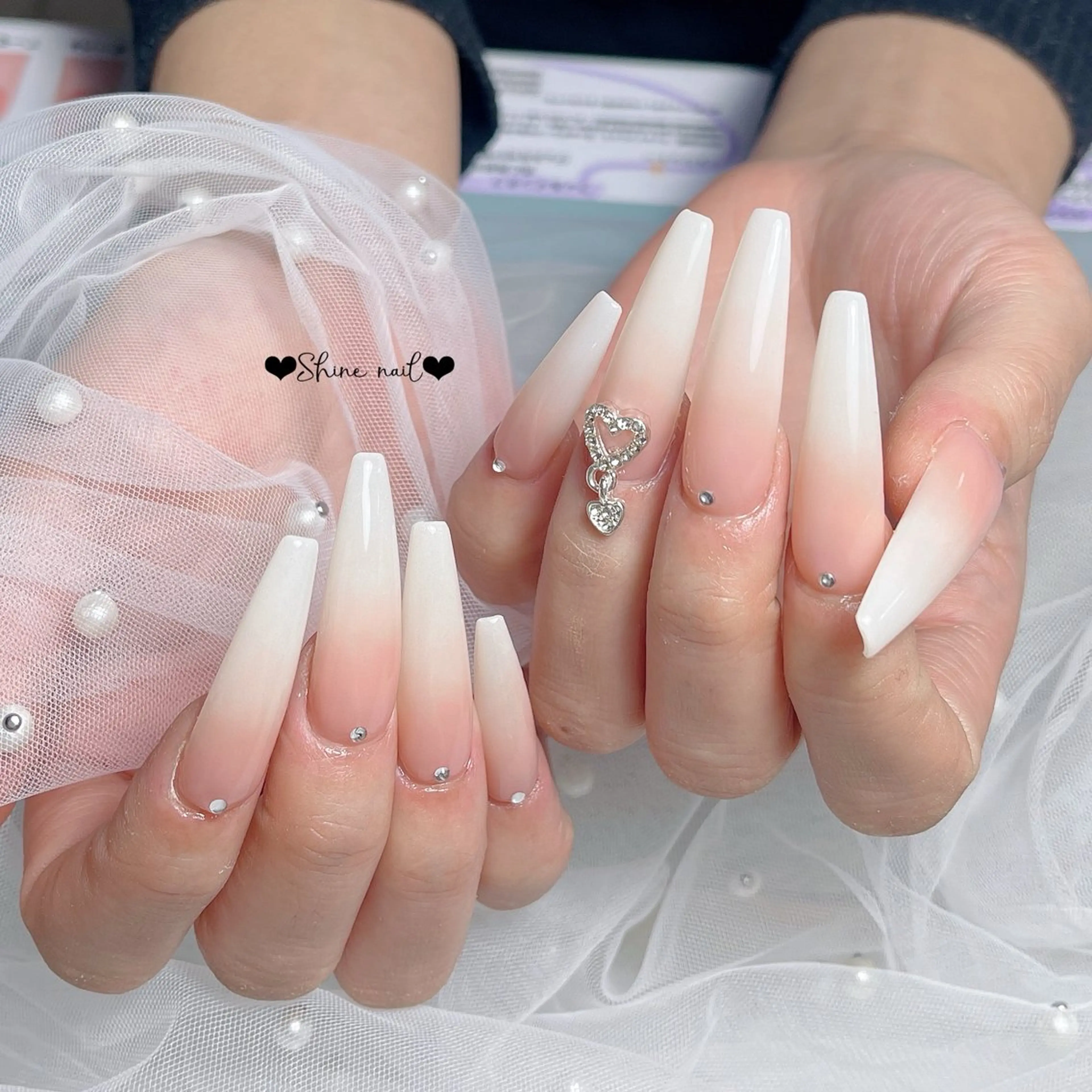 ネイル ハンドネイル サイナ🎀 長さだし&デザインのネイルデザイン