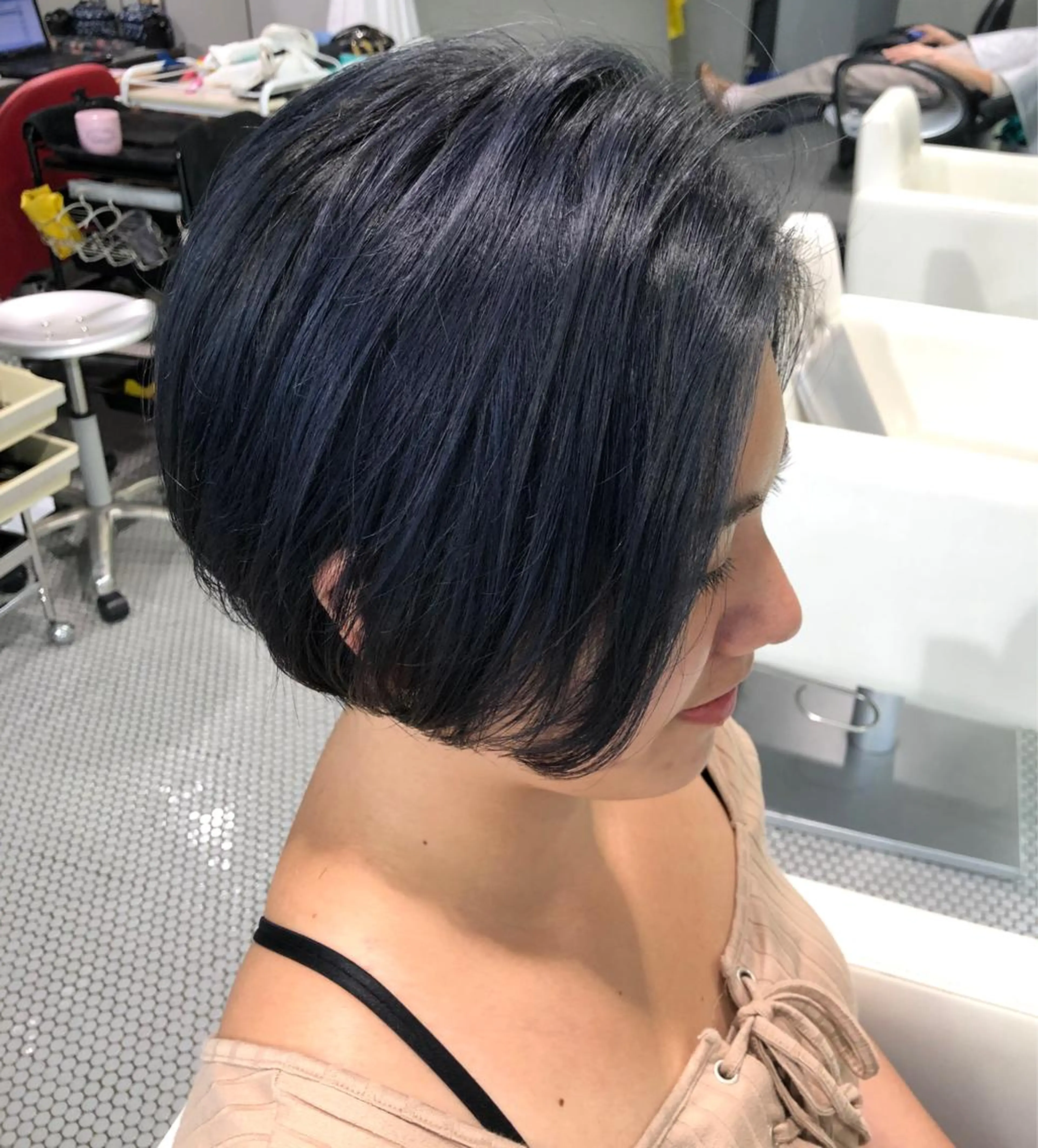 ショート カラー ネイビーカラー ボブ 中江 麻友のヘアスタイル