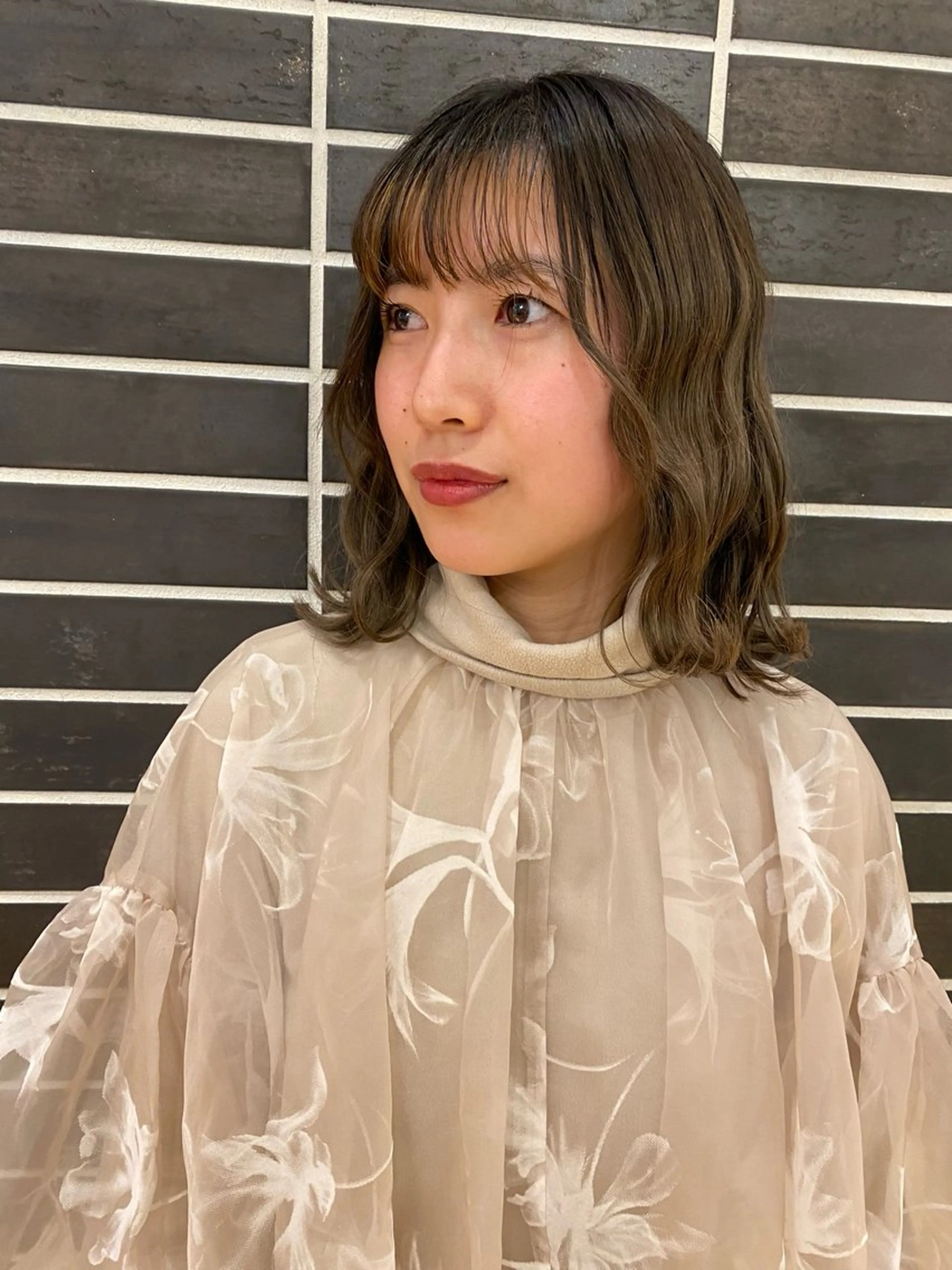 ミディアム Via  京都烏丸所属・RINA/ハイトーン /レイヤー/髪質改善のヘアスタイル