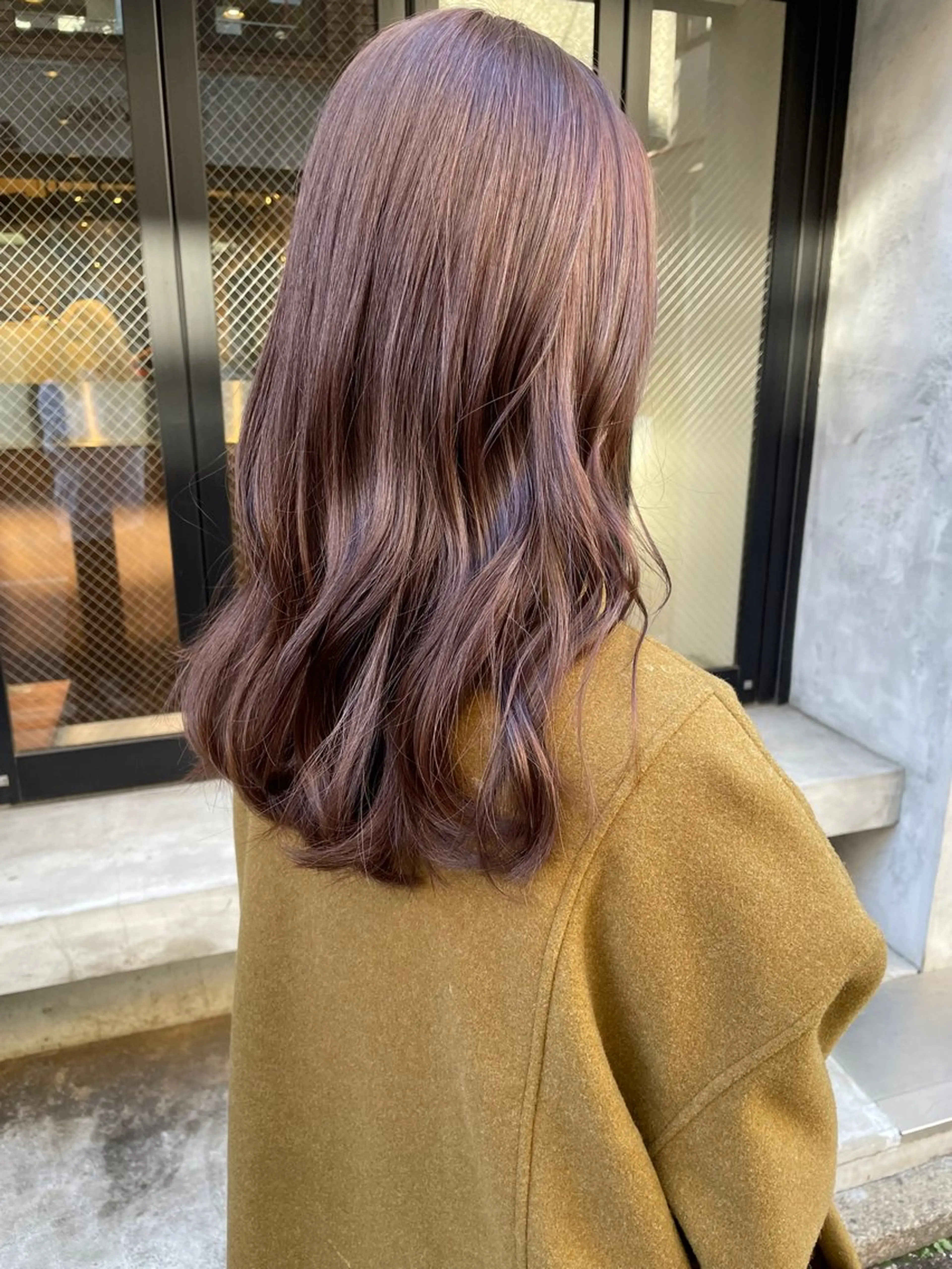 セミロング カラー 🩰オリーブ/ ベージュ松本咲花🩰のヘアスタイル