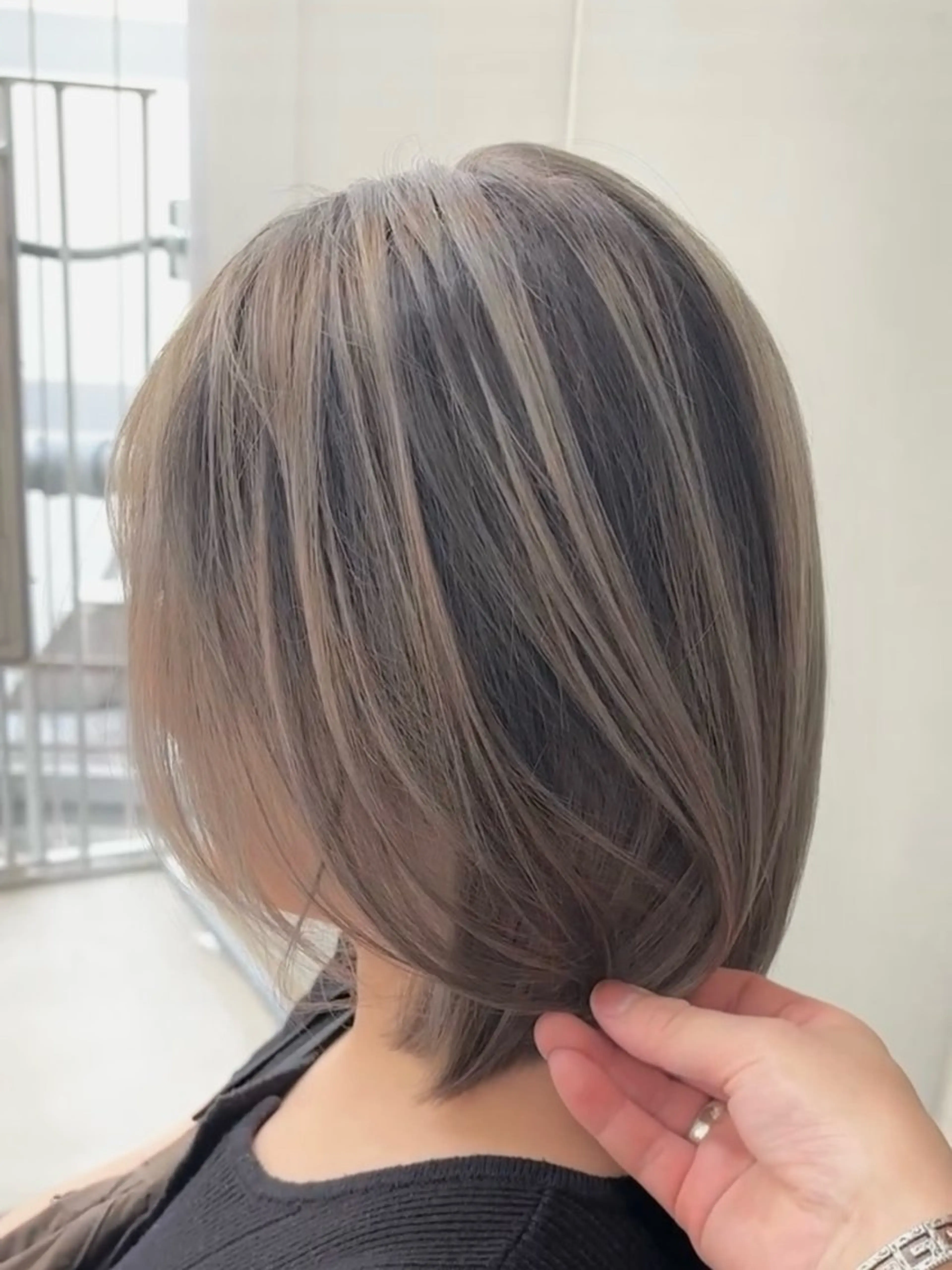 ショート ボブ レイヤーカット ショートヘア ヘアカラー トリートメント バレイヤージュ/ 小泉じょうのヘアスタイル