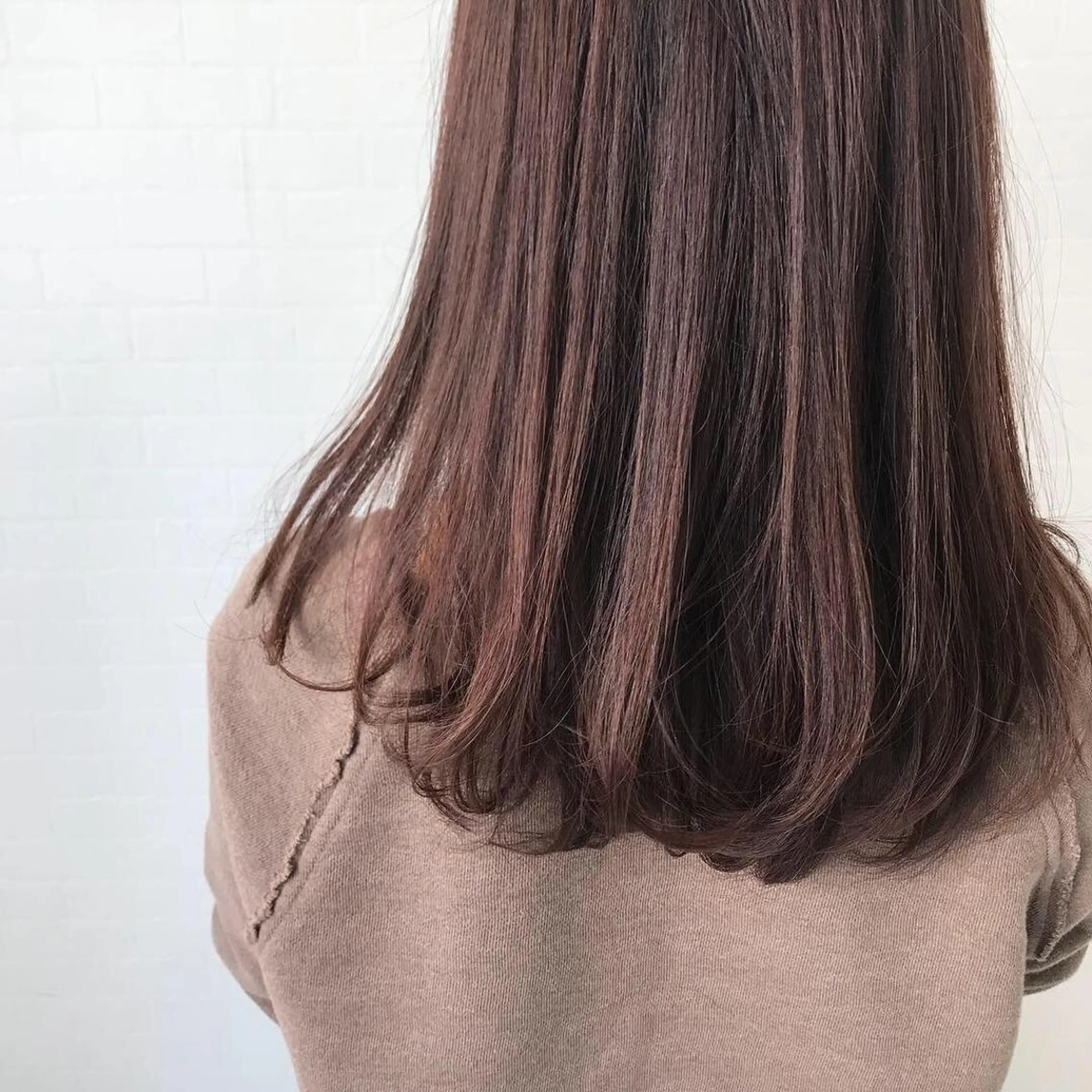 ロング カラー イルミナカラー オリーブ/アッシュ やわらか透明感カラーのヘアスタイル