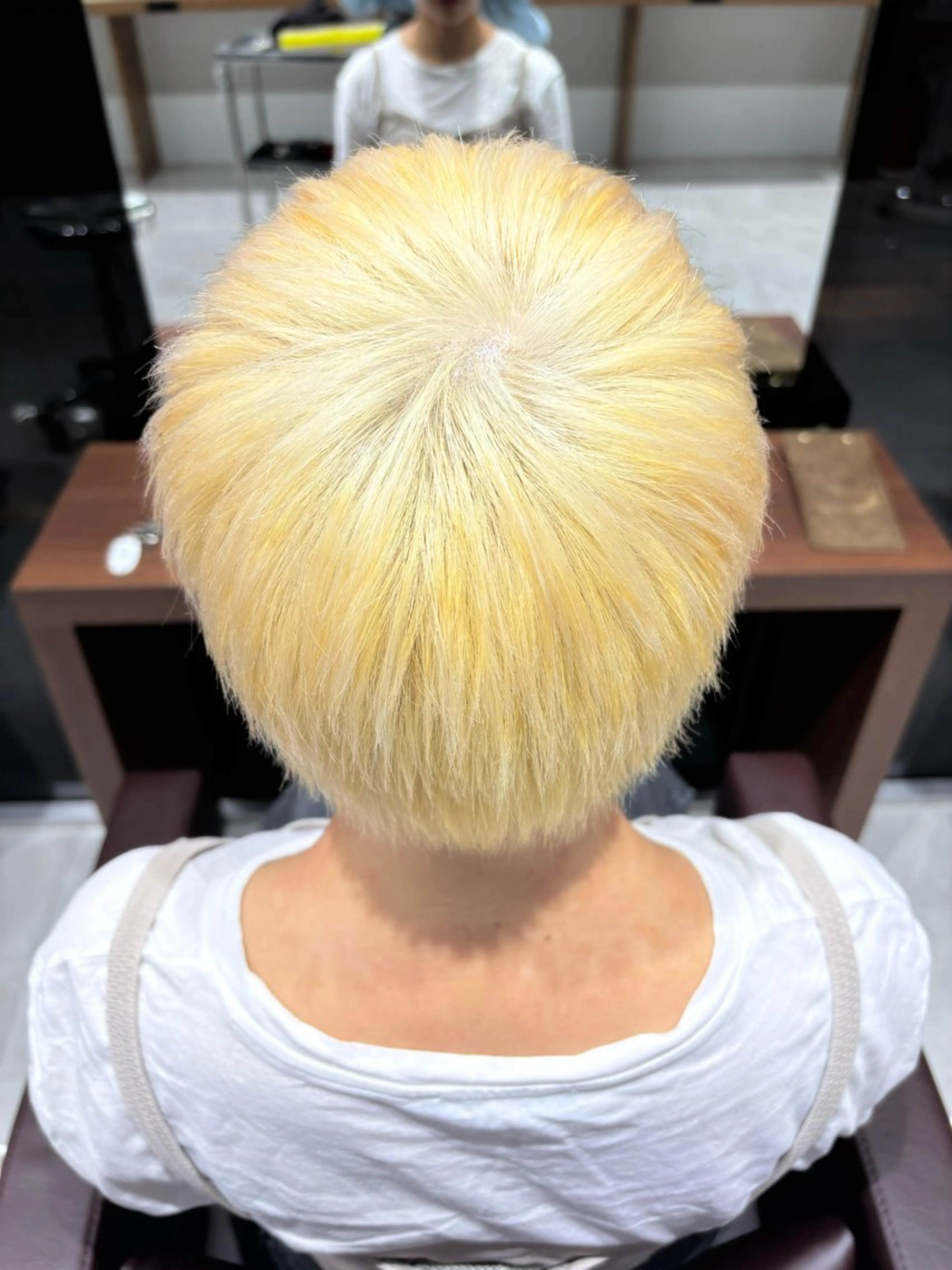 ショート カラー ベリーショート ブリーチ 抜きっぱなしブロンド ブロンド ショートヘア ヘアカラー ねね🦖 /ブリーチカラーのヘアスタイル