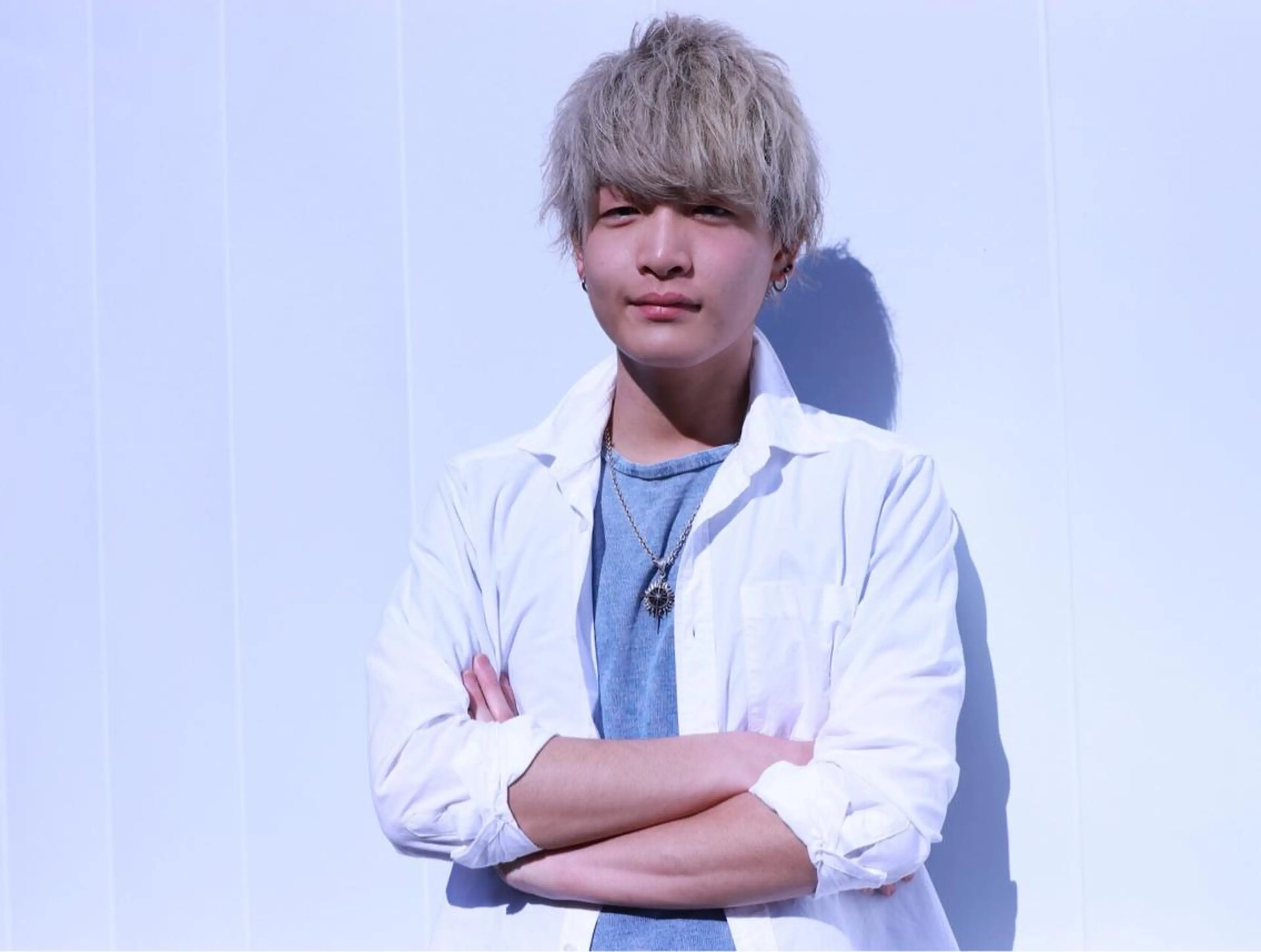 ショート カラー メンズ メンズブリーチ ブリーチ シルバー 髪質改善美容師 中村　一のヘアスタイル