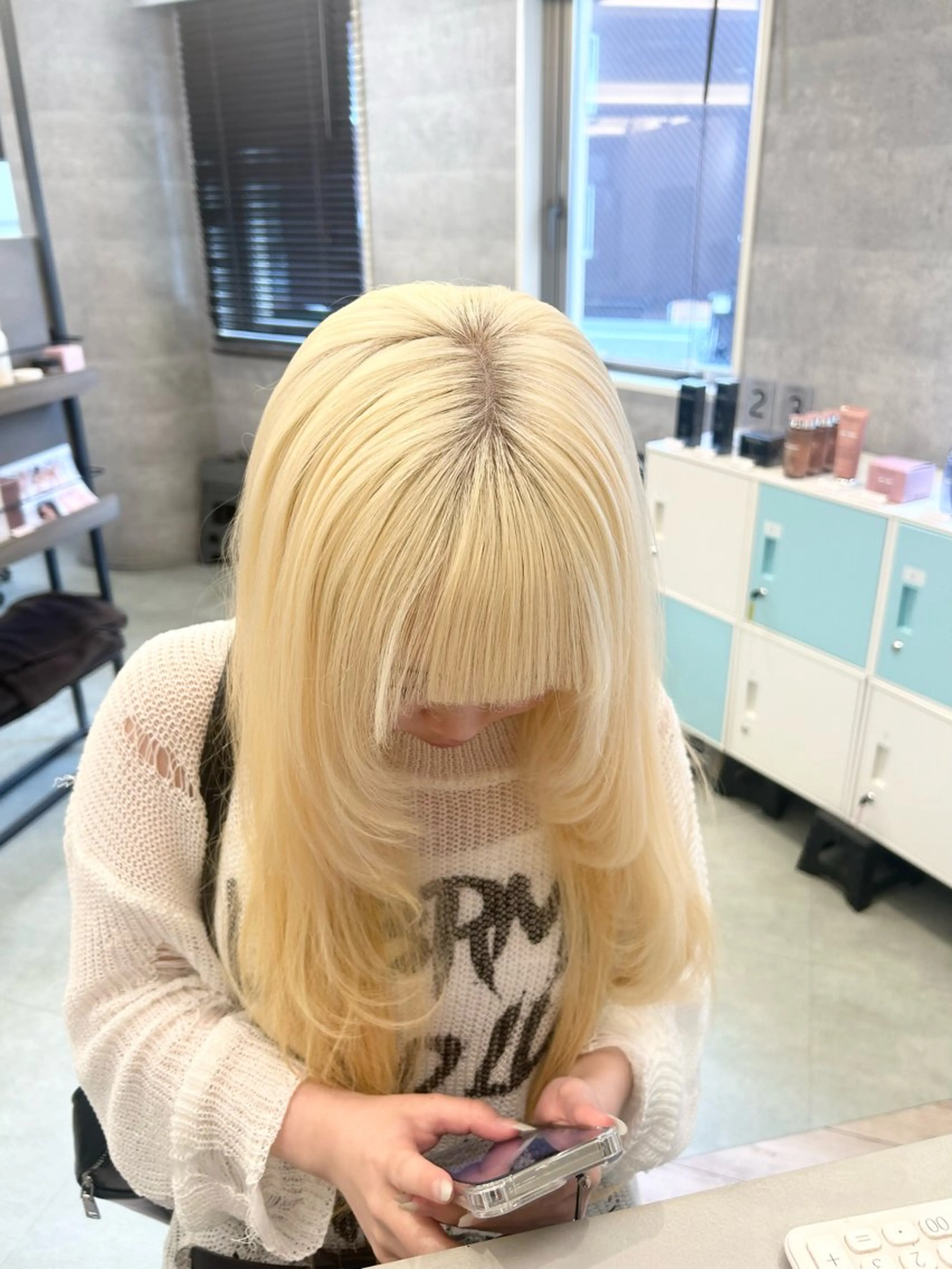 ロング カラー 抜きっぱなしブロンド ブロンド ヘアカラー ハイトーン特化サロン 🍑momo🍑のヘアスタイル