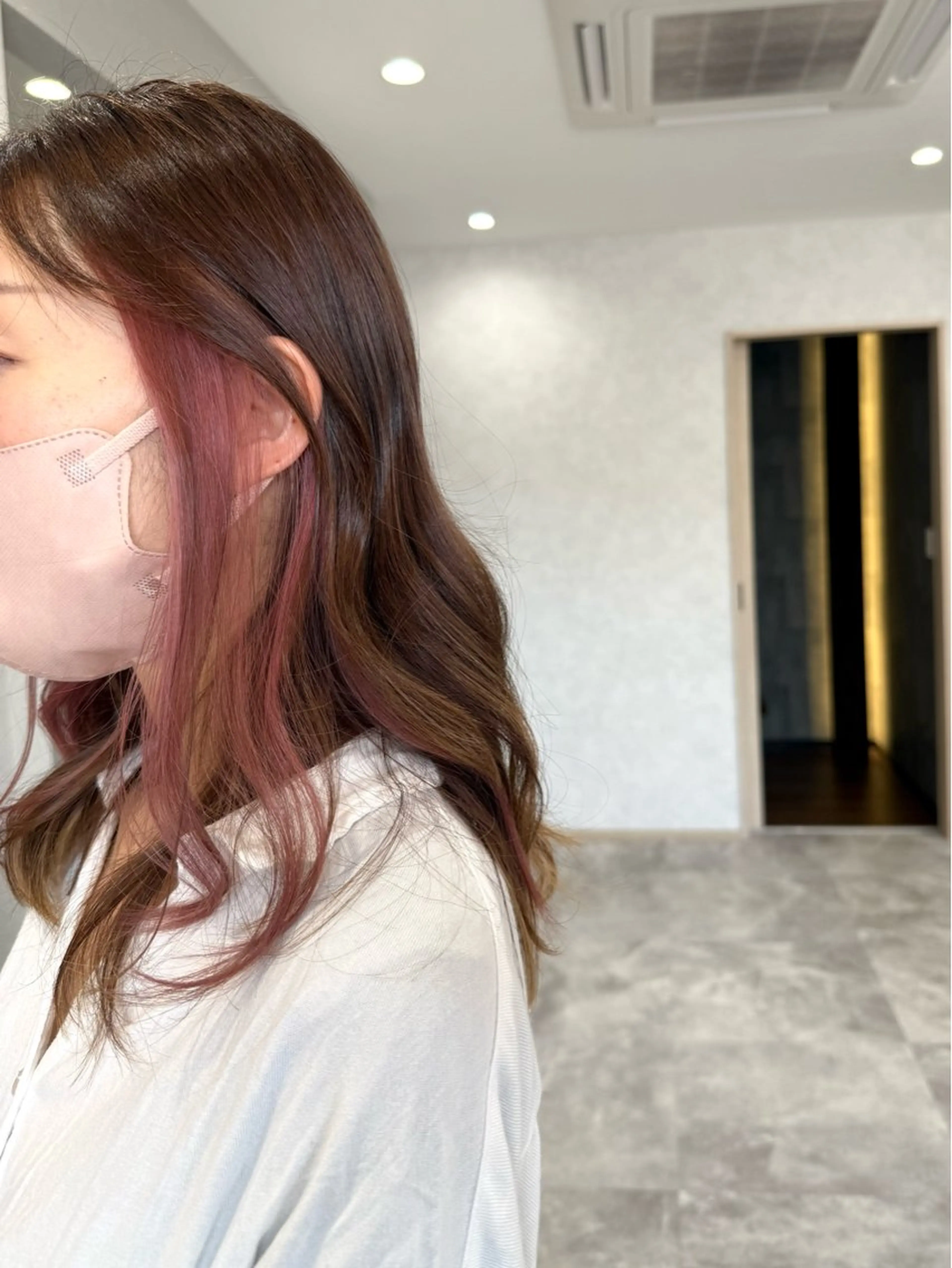 セミロング カラー イヤリングカラー ヘアカラー KEEN.所属・KEEN.渋沢/ ブリーチ/みなのヘアスタイル