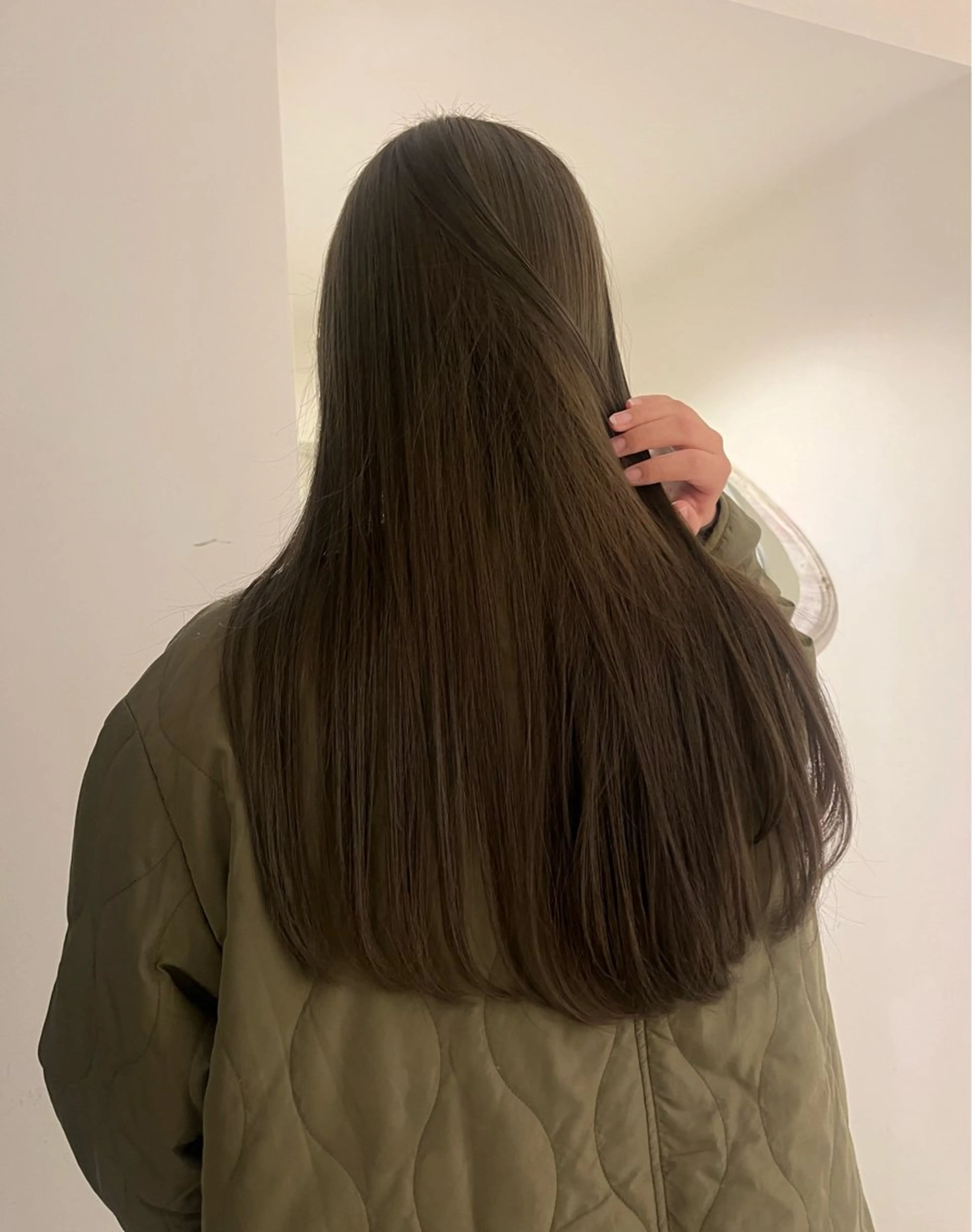 ロング ヘアカラー トリートメント あやか/ベージュ /透け感カラーのヘアスタイル