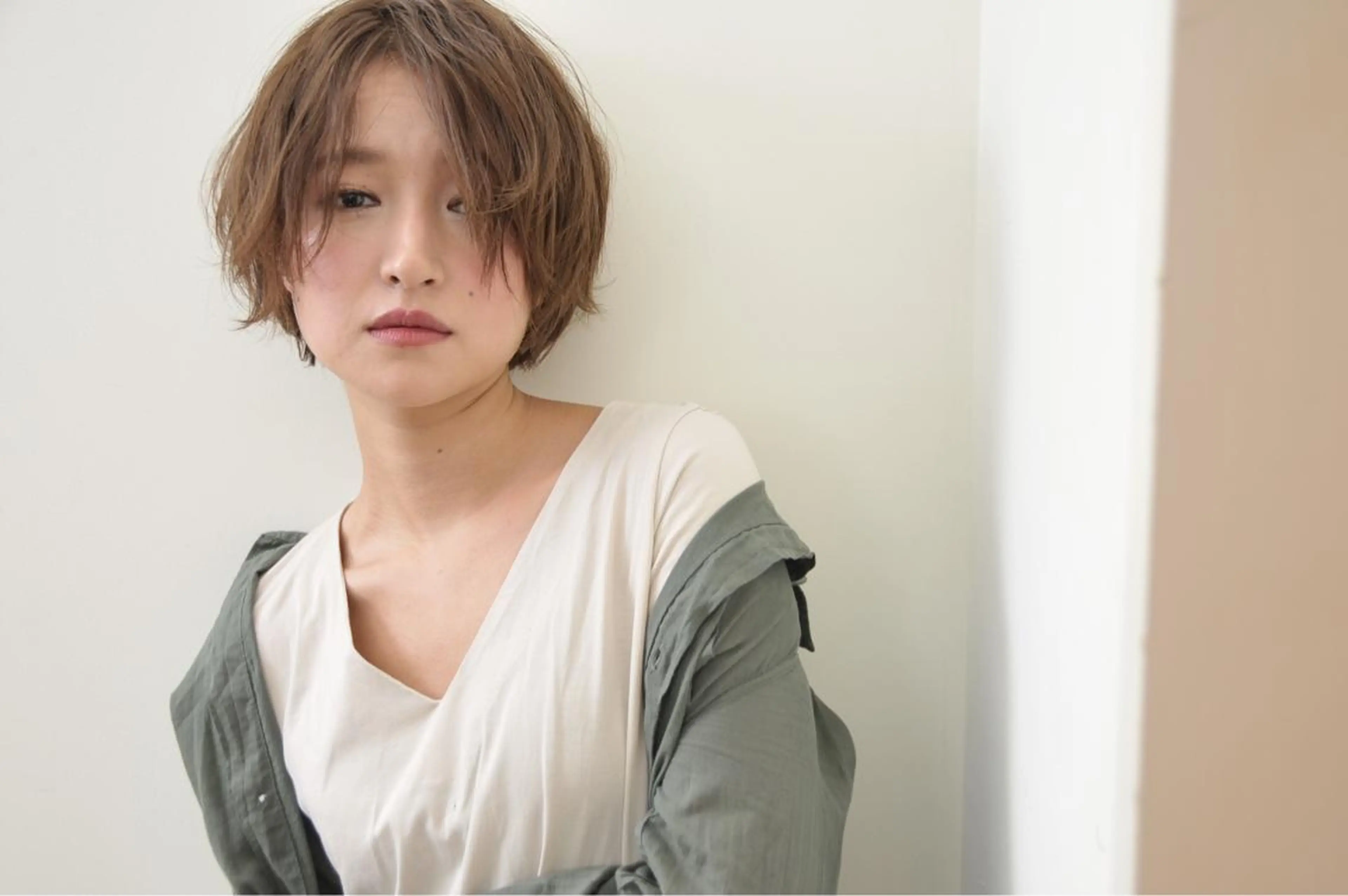 ショート カラー グレージュ ヘアカラー Neolive caffのヘアスタイル