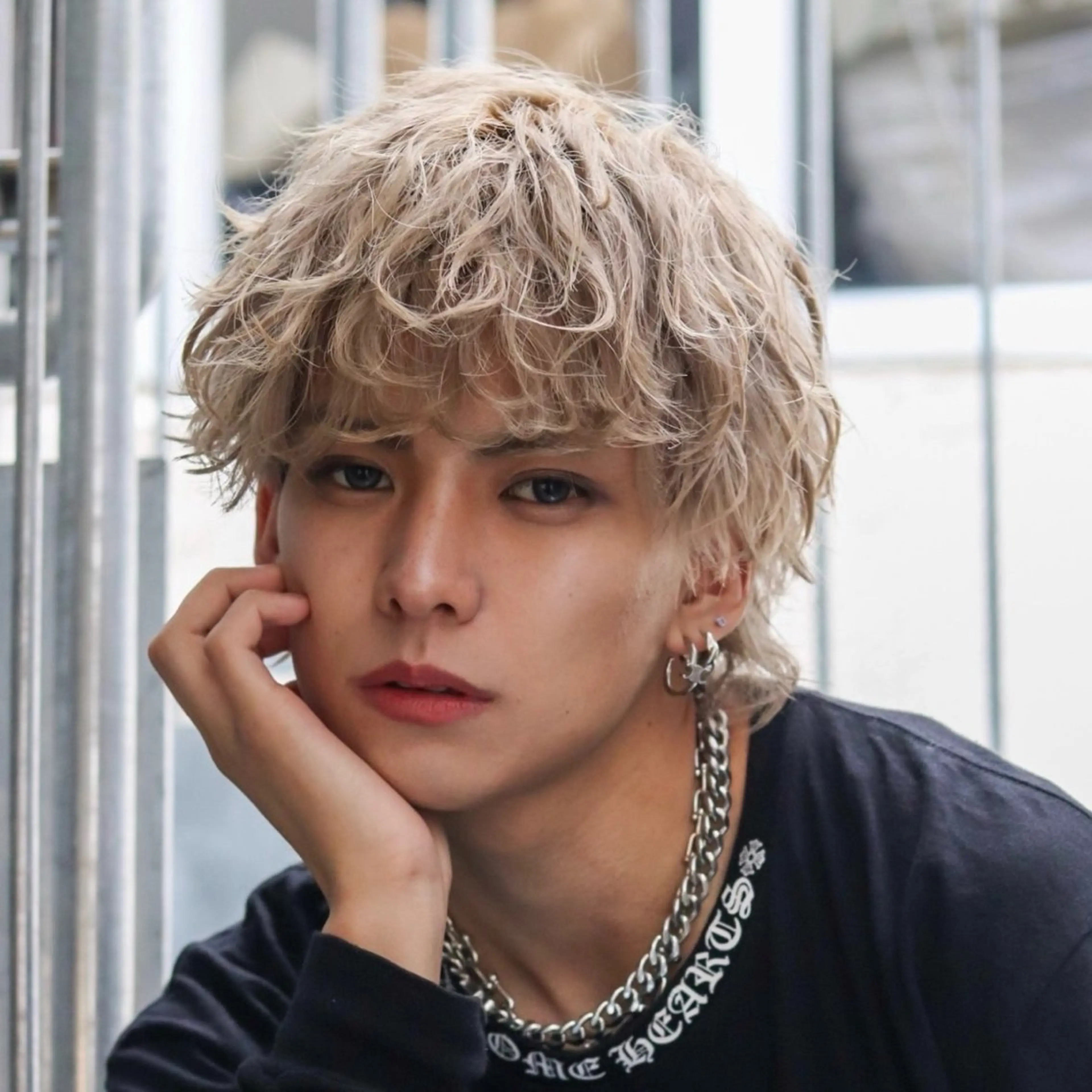 ミディアム カラー メンズ カット ヘアカラー トリートメント 渋谷のブリーチカラー シェフ🧑🍳蓮のヘアスタイル