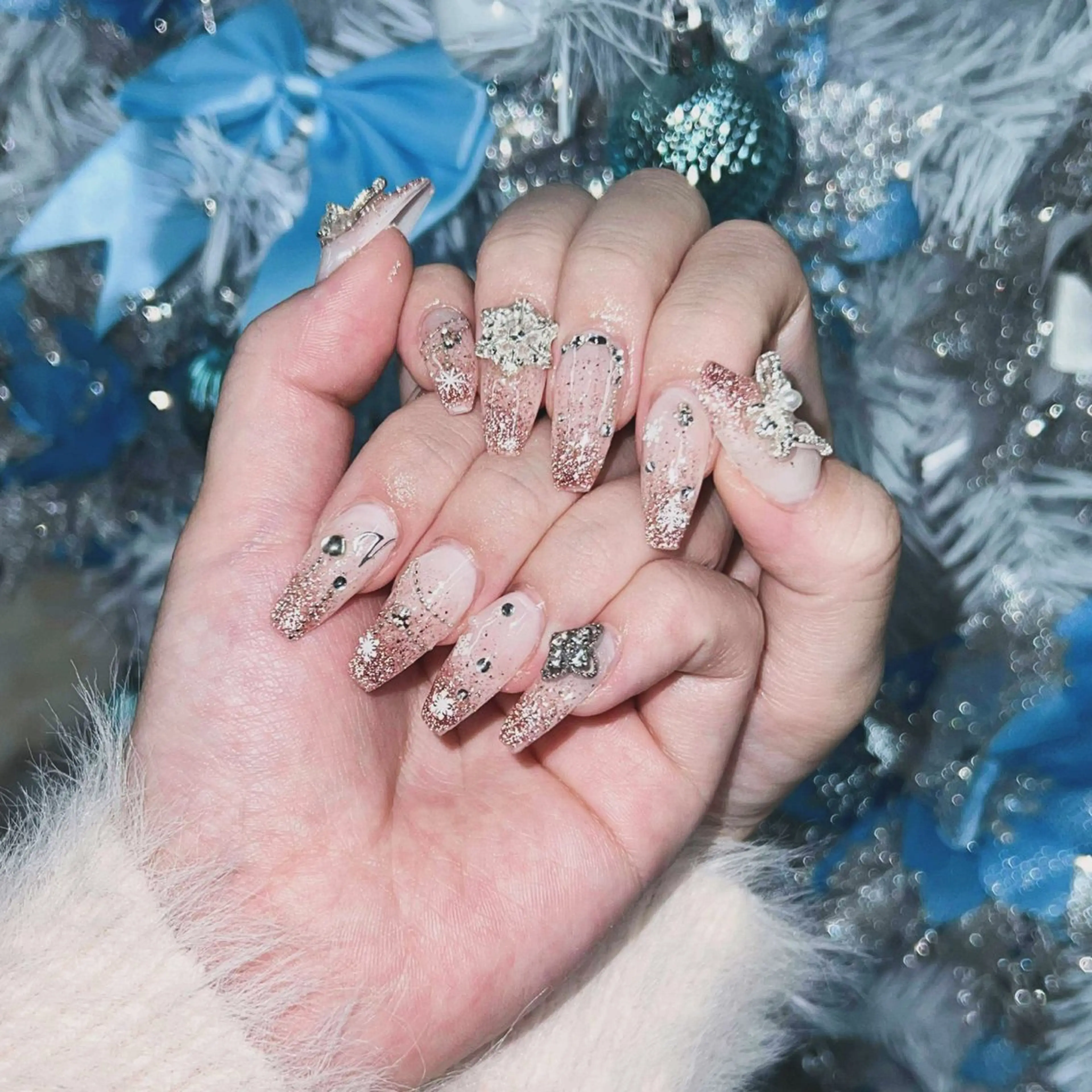 ネイル アートネイル ボルドー ジェルネイル キラキラネイル ラメ(グリッター) ハンドネイル ハンドケア Nova Nail Nambaのネイルデザイン