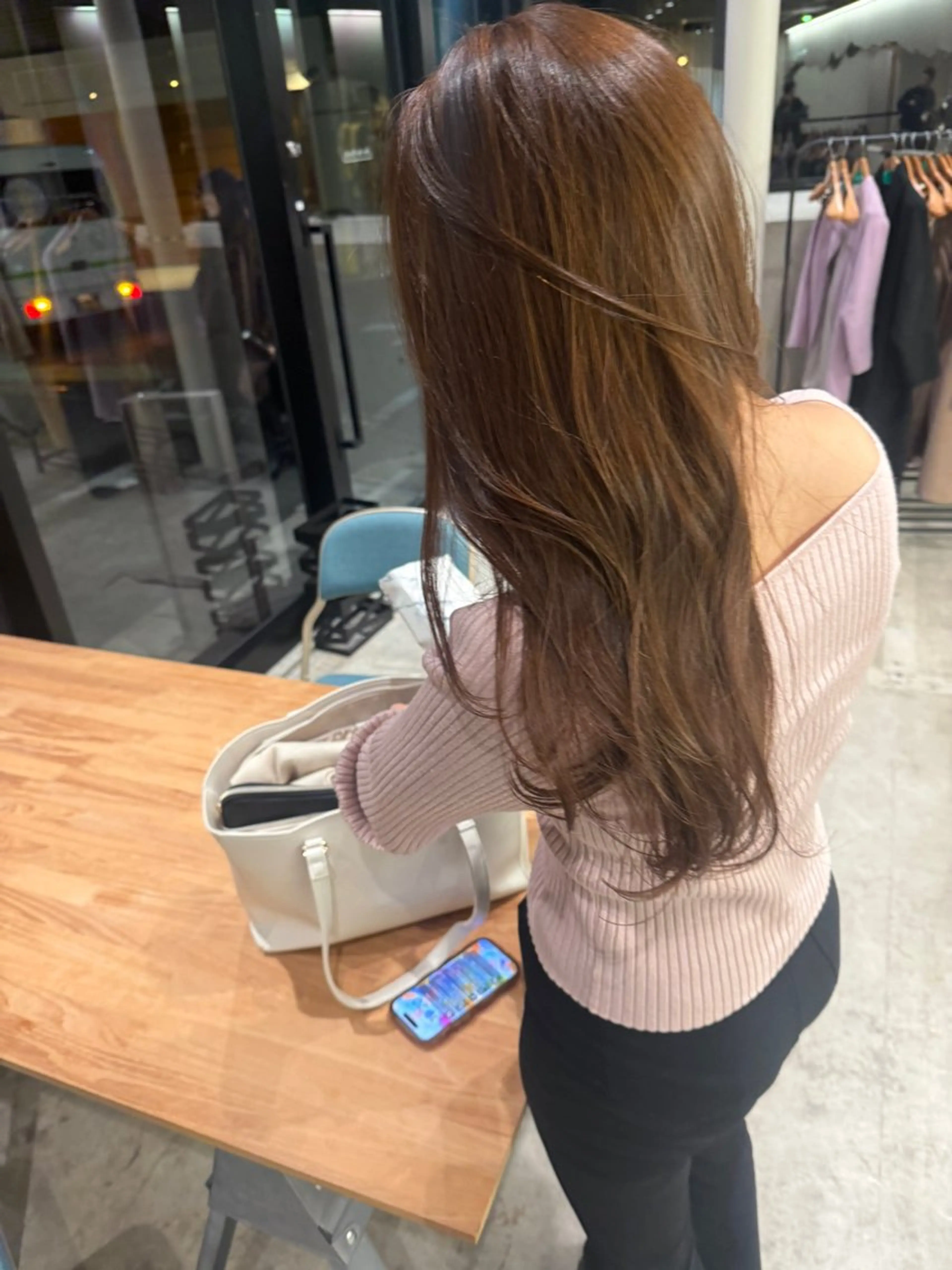 ロング カラー ロングレイヤー アッシュ ベージュカラー ブリーチ 透明感カラー カット ヘアカラー トリートメント 誰より丁寧なカット/ 小林輝/レイヤーのヘアスタイル