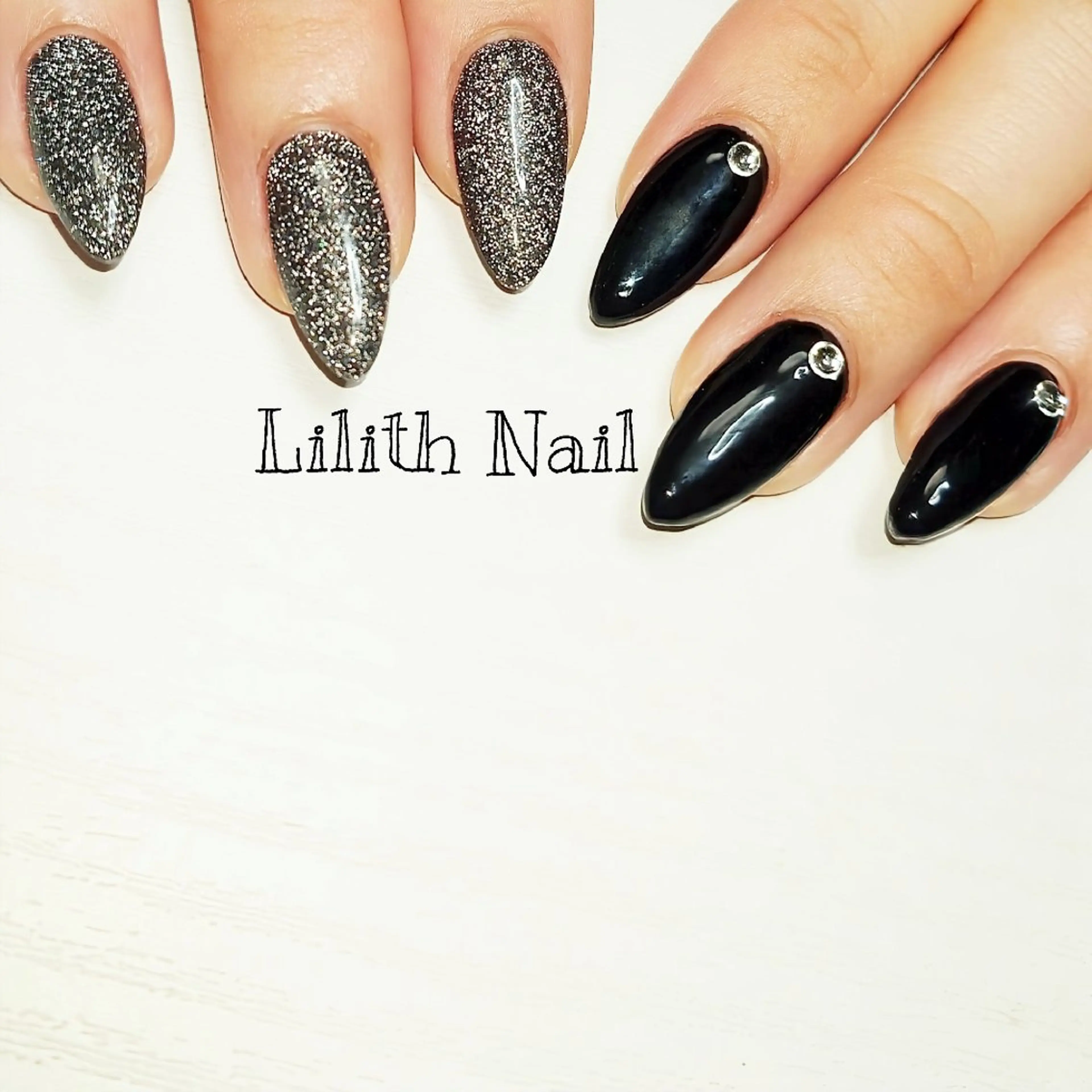 ネイル フラッシュネイル ストーンネイル ハンドネイル Lilith Nailのネイルデザイン