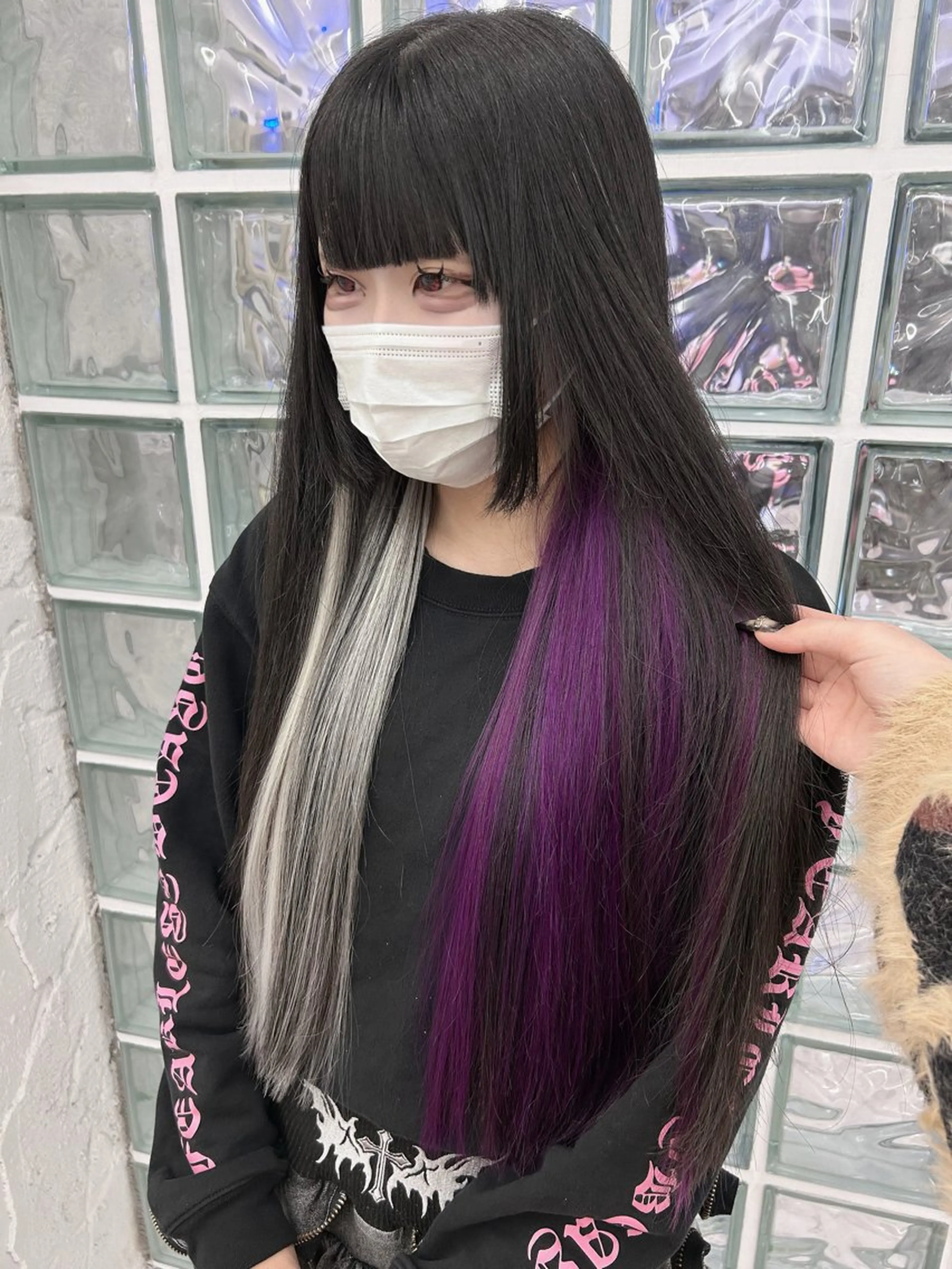 ロング パープルカラー エクステ 三尾 樺緒のヘアスタイル