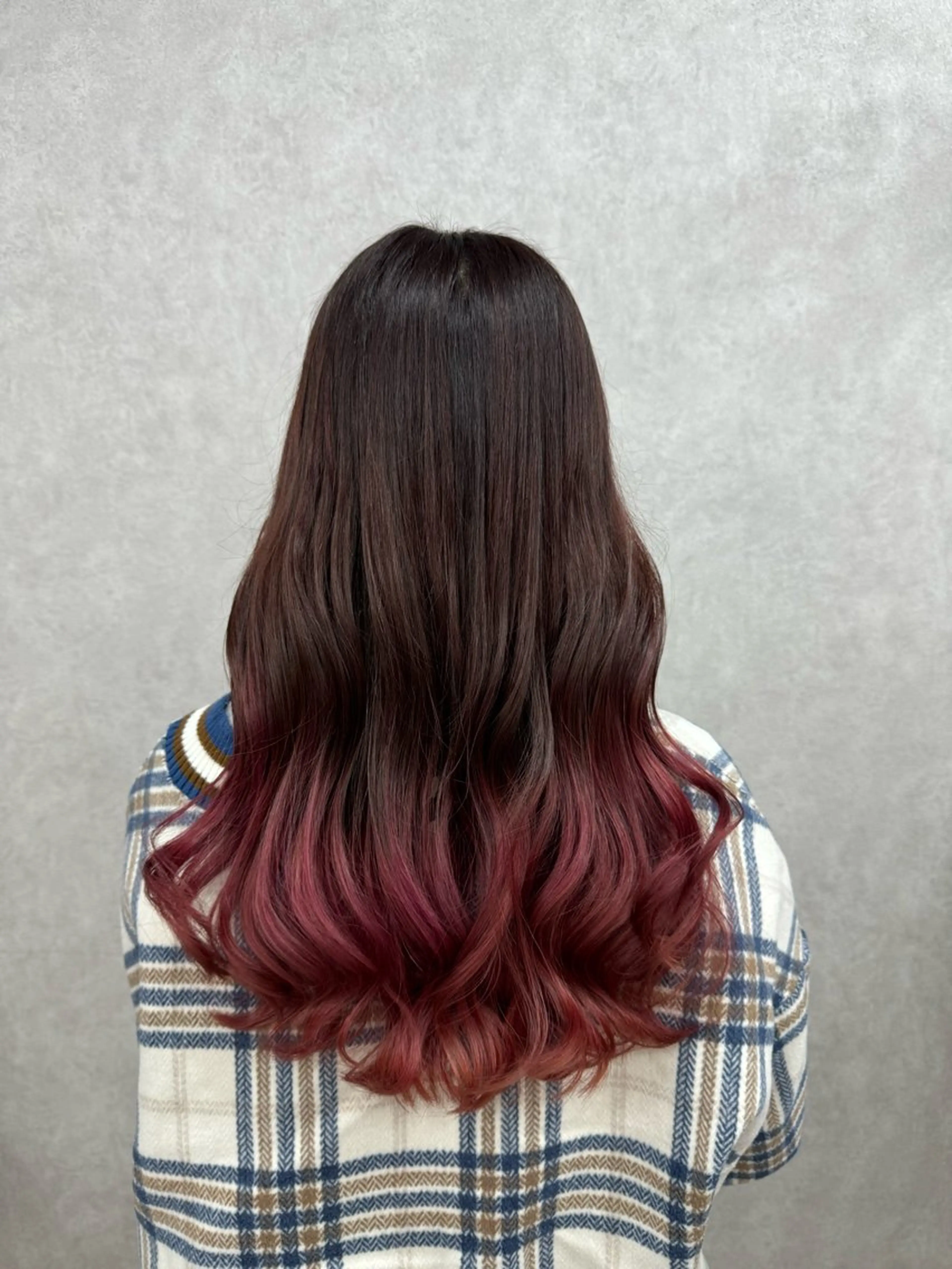 ロング カラー グラデーションカラー ピンクカラー レッドカラー 🍎暖色カラーで大人 可愛く🍒齋藤すみれのヘアスタイル