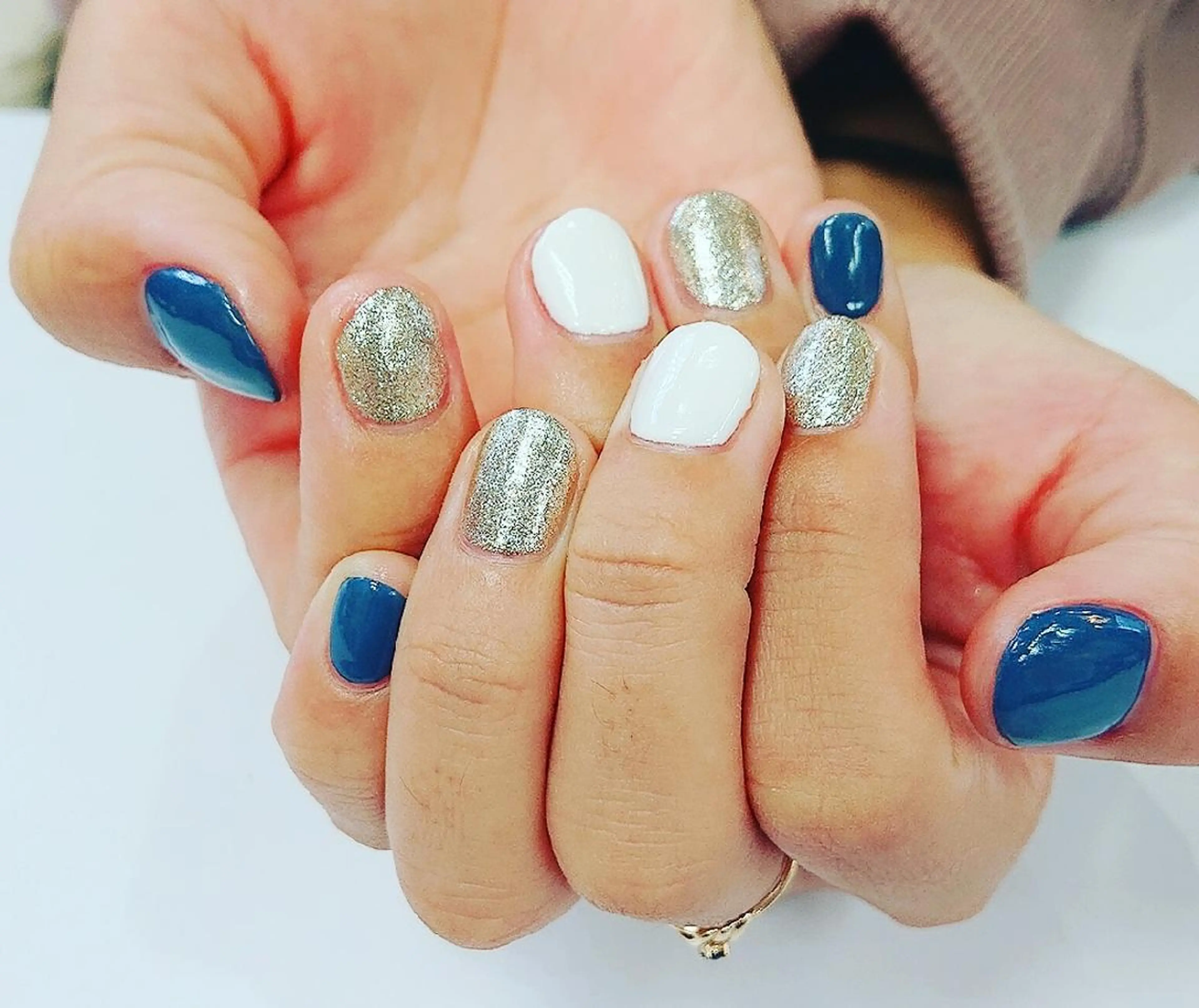 ネイル ブルー ゴールド ホワイト 🍒当日もOK🍒 𝑳𝑼𝑵𝑨花井のネイルデザイン