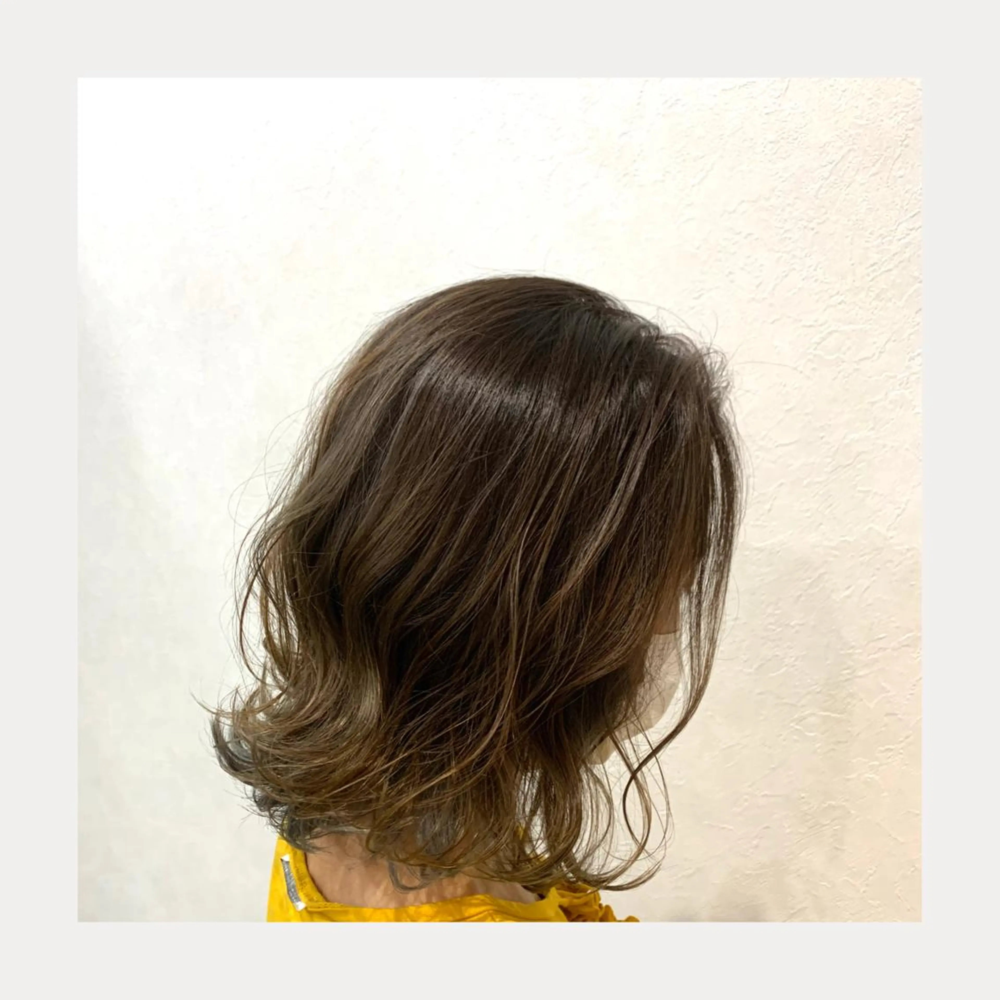 ミディアム カラー 透明感カラー ダブルカラー 小坂 愛美のヘアスタイル
