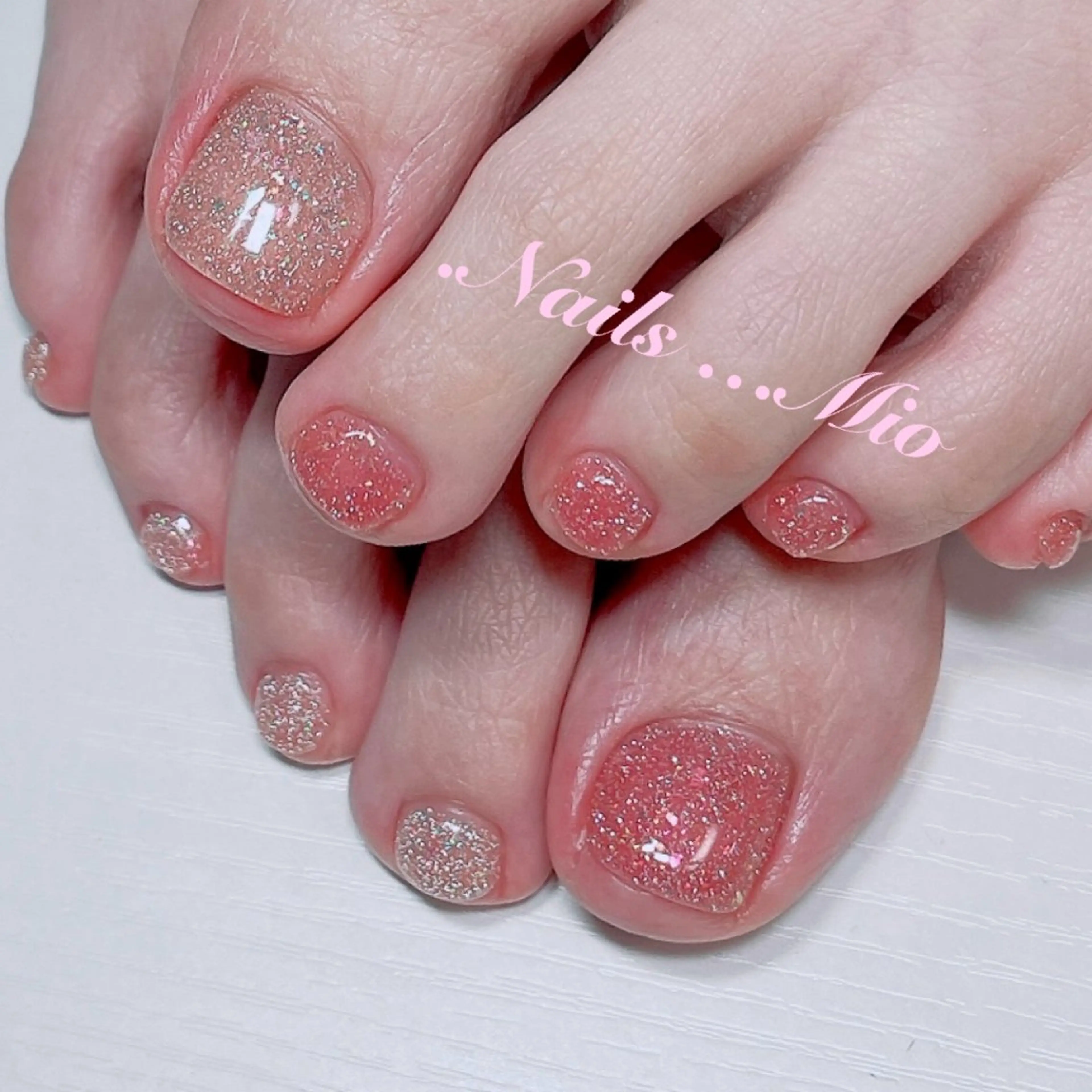 ネイル フラッシュネイル フットネイル ジェルネイル ワンカラーネイル 赤色 .Nails Mio 赤羽西ネイルサロンのネイルデザイン