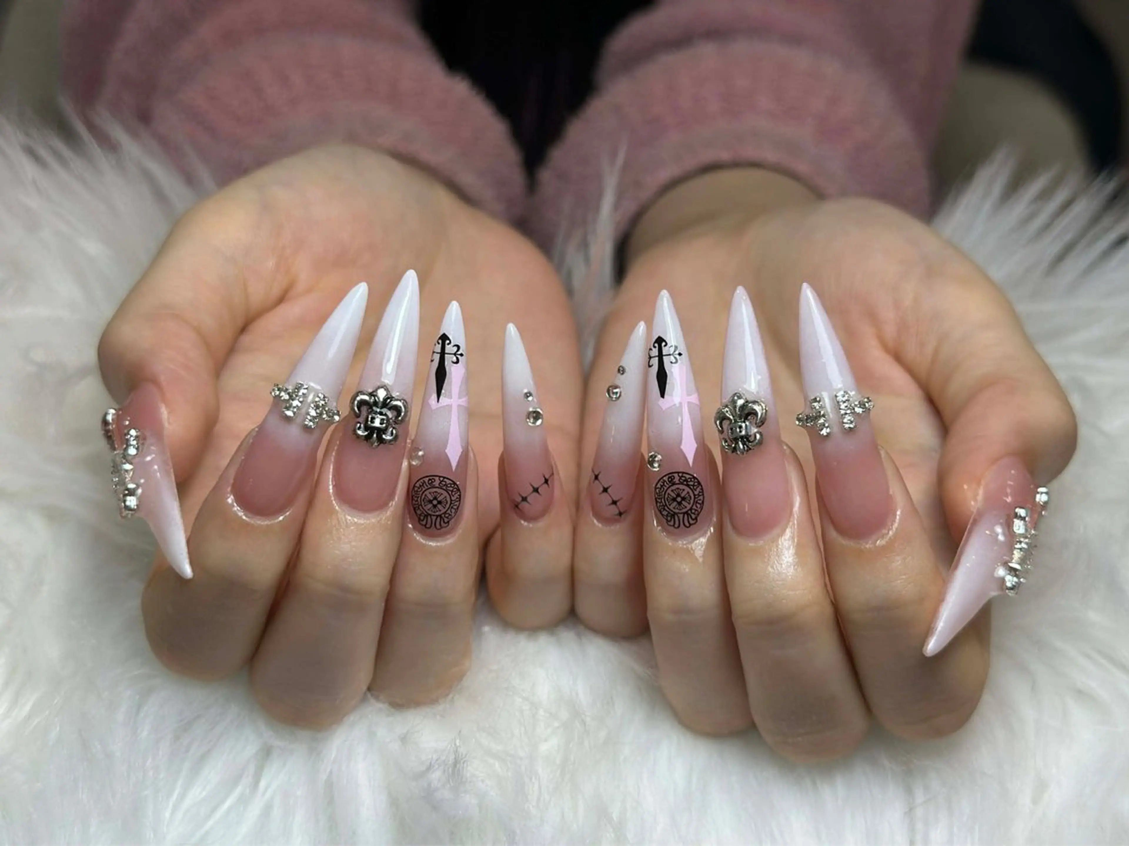 ネイル フレンチネイル ジェルネイル ガーリー 韓国ネイル ロングネイル ハンドネイル ミ チャンのネイルデザイン