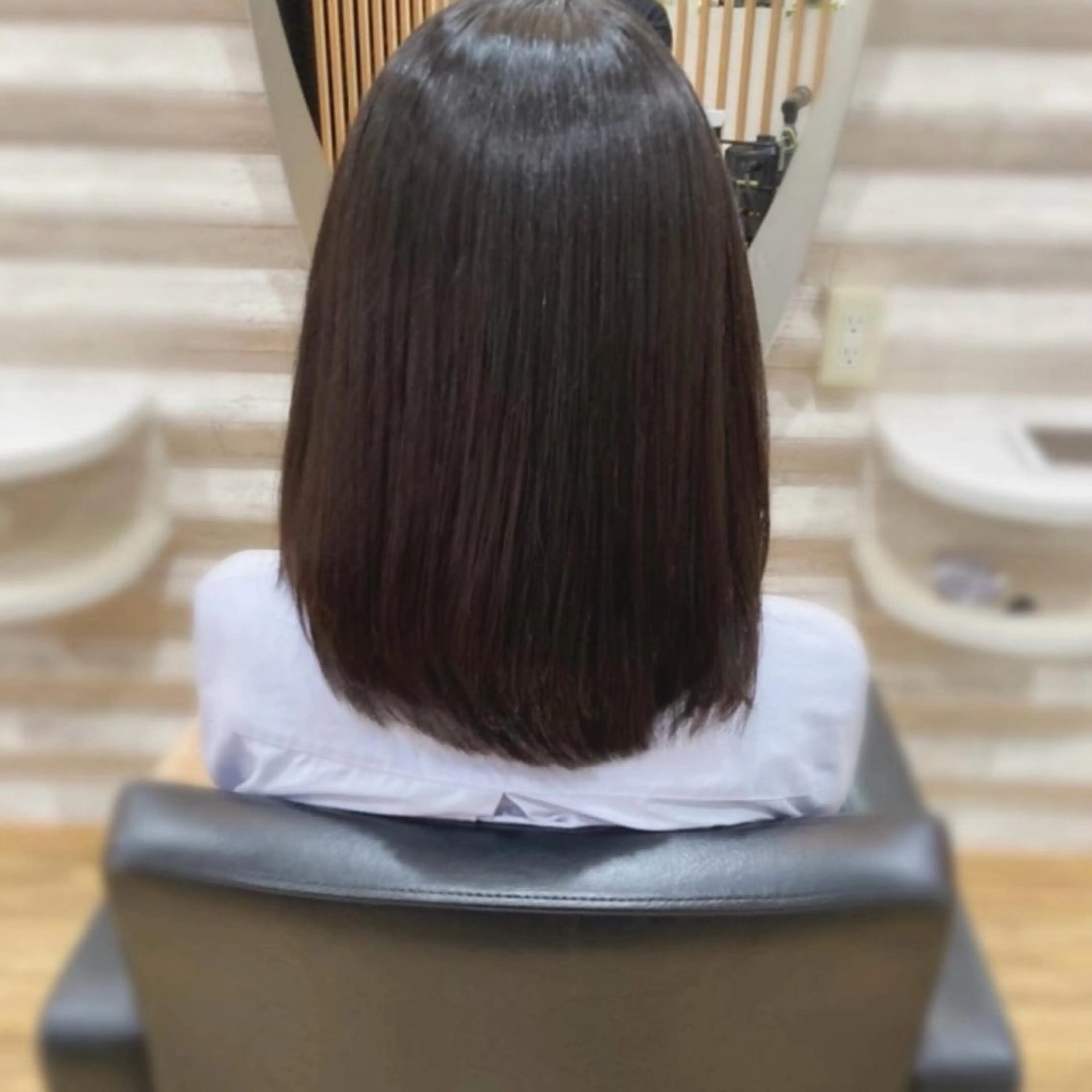 セミロング カラー 髪質改善 カット トリートメント 艶髪×髪質改善KON |癖毛カット×収まりのヘアスタイル