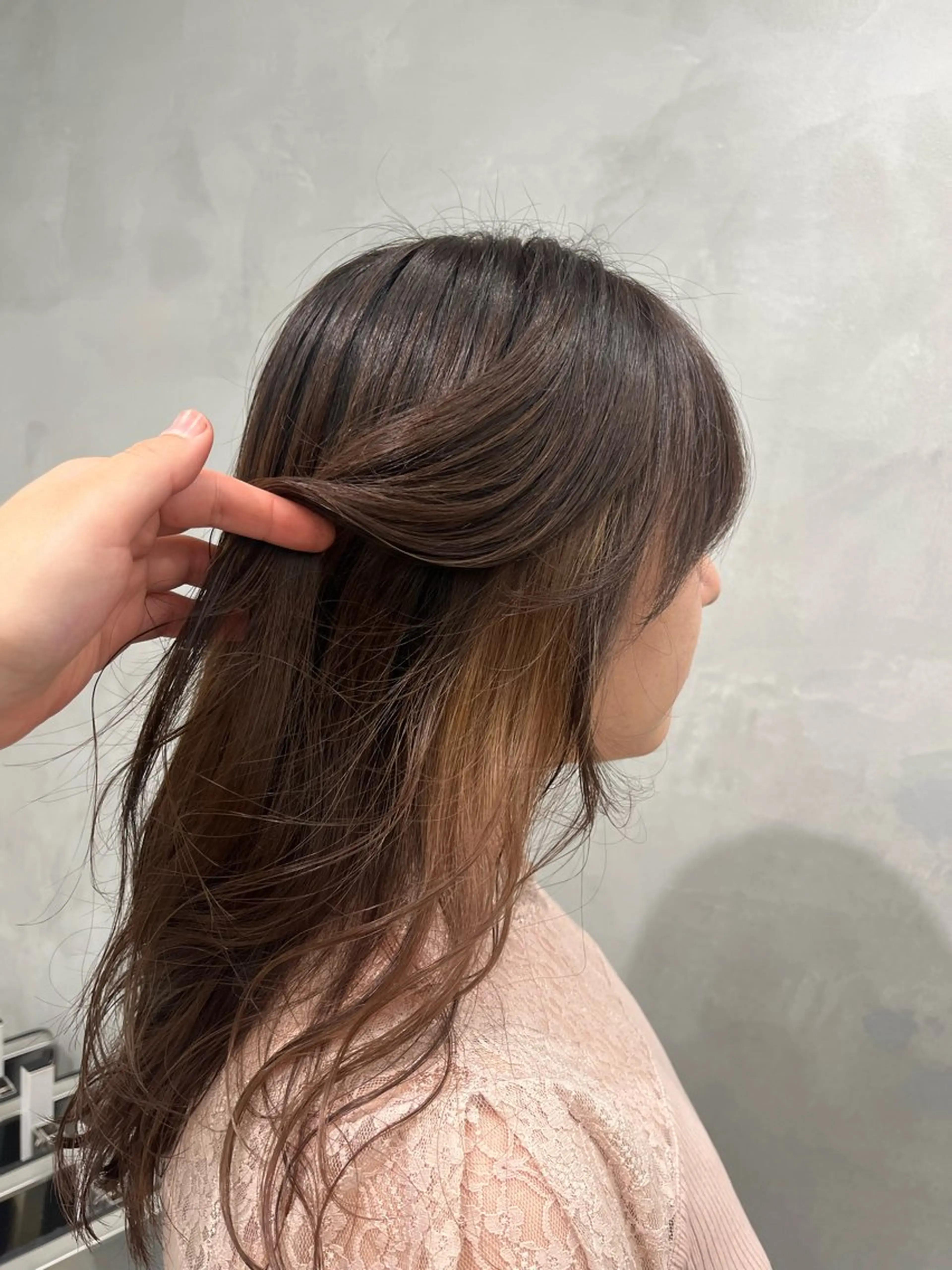 カラー 中村 彩夏のヘアスタイル