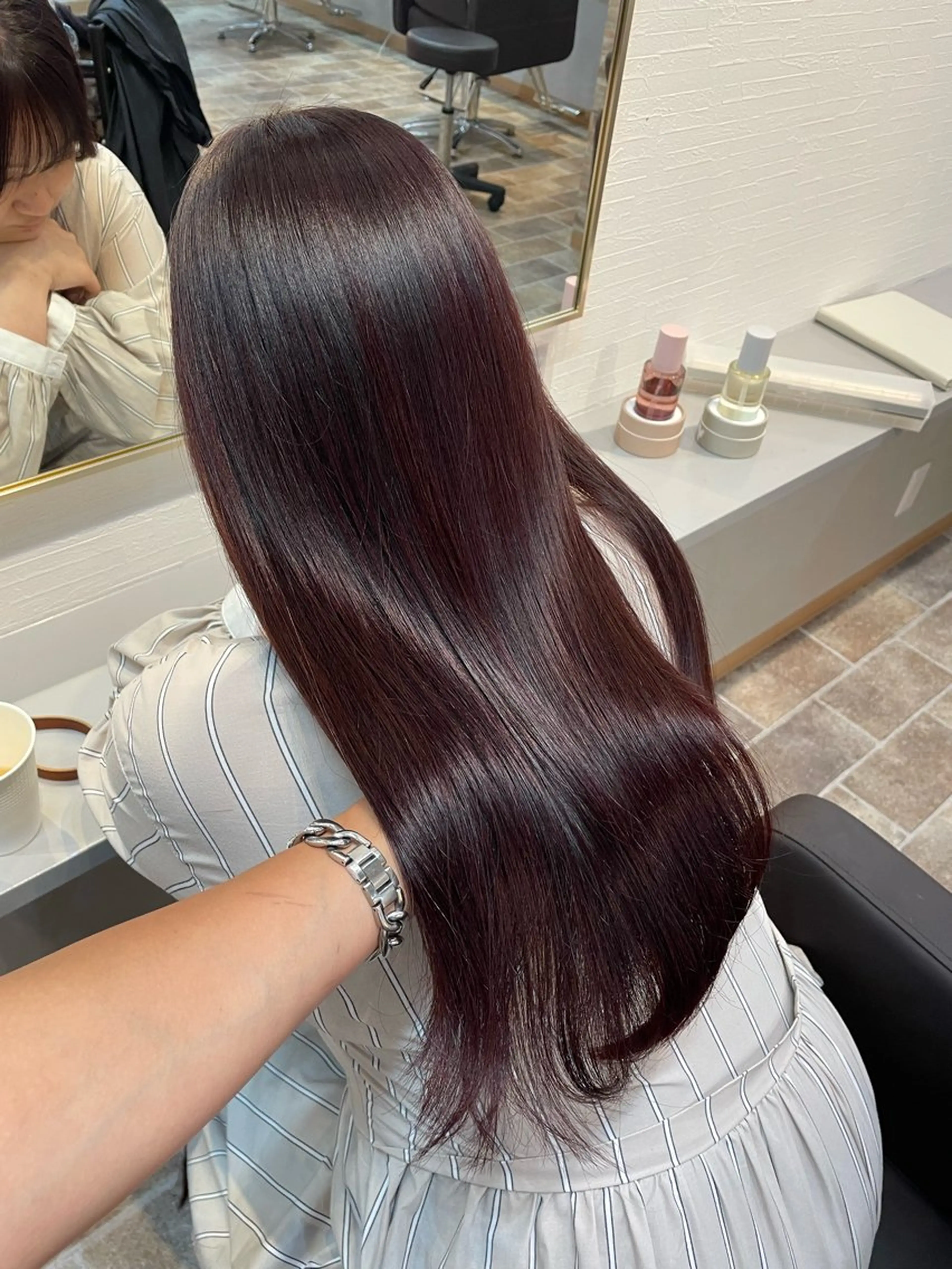 ロング カラー ボルドーカラー ヘアカラー トリートメント YUI/ ブリーチカラー🌷のヘアスタイル