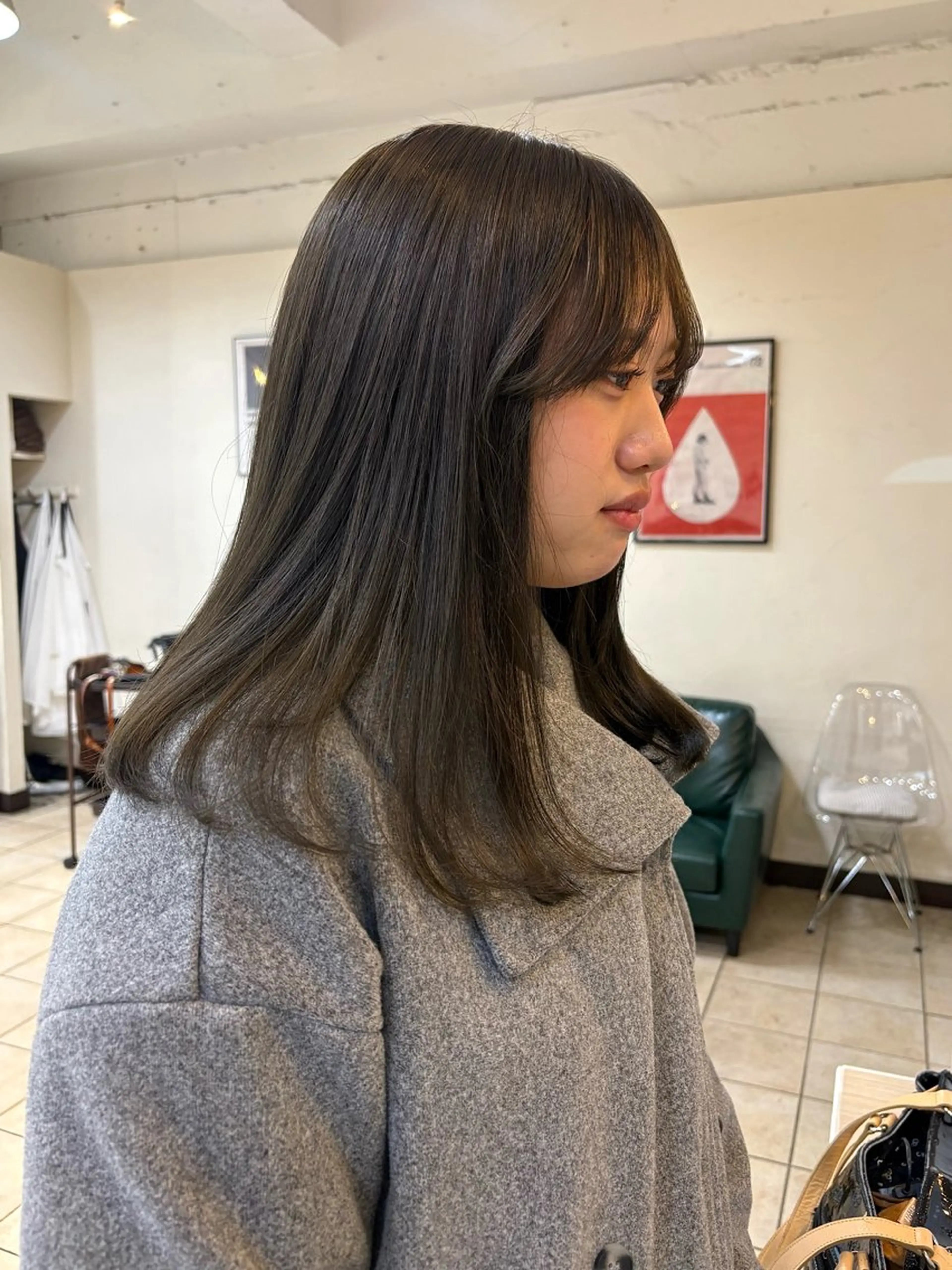ミディアム カラー グレージュ オリーブグレージュ オリーブグレー ヘアカラー トリートメント スズキ ユウナのヘアスタイル