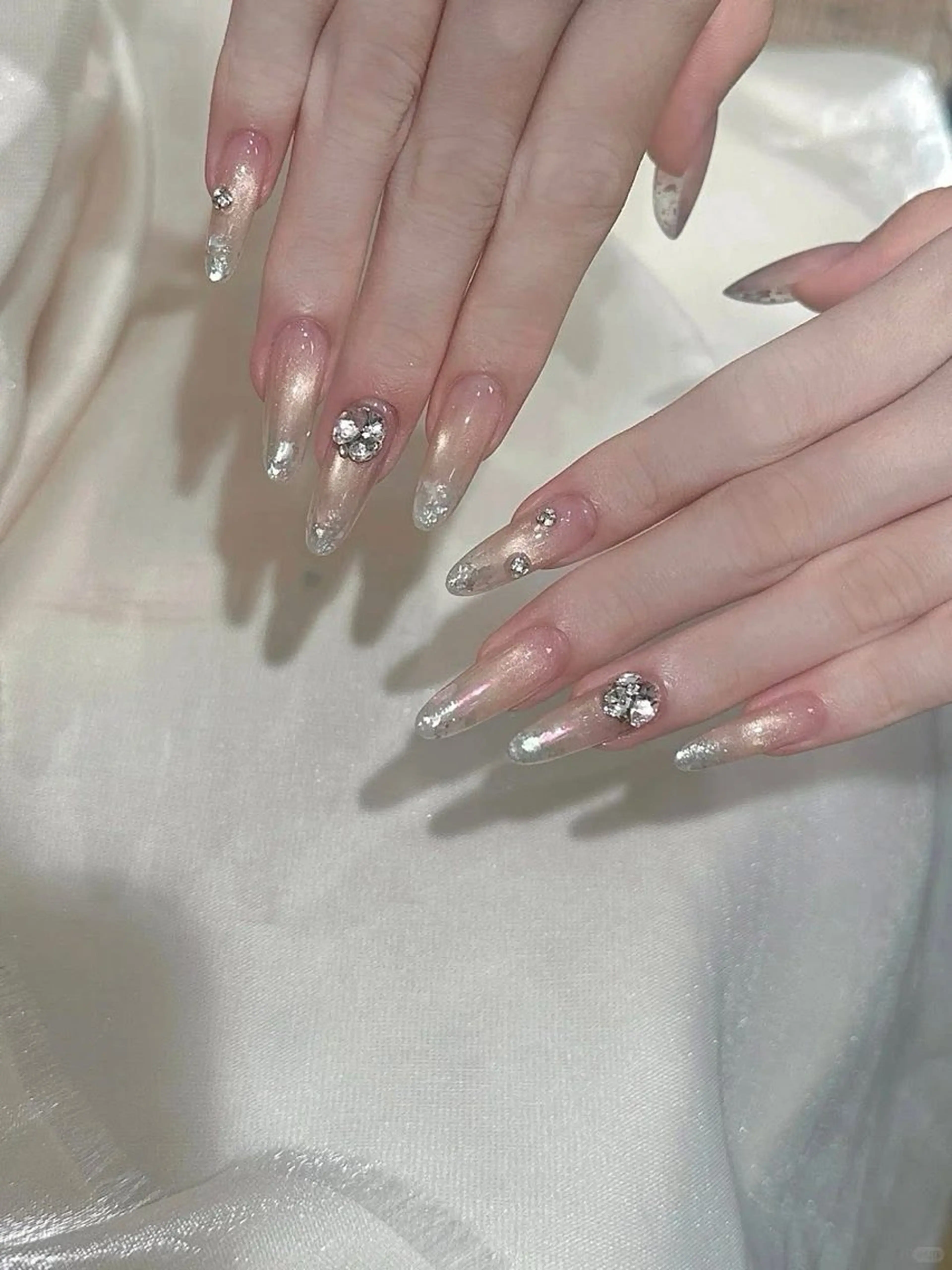 ネイル ハンドネイル T. Leeのネイルデザイン