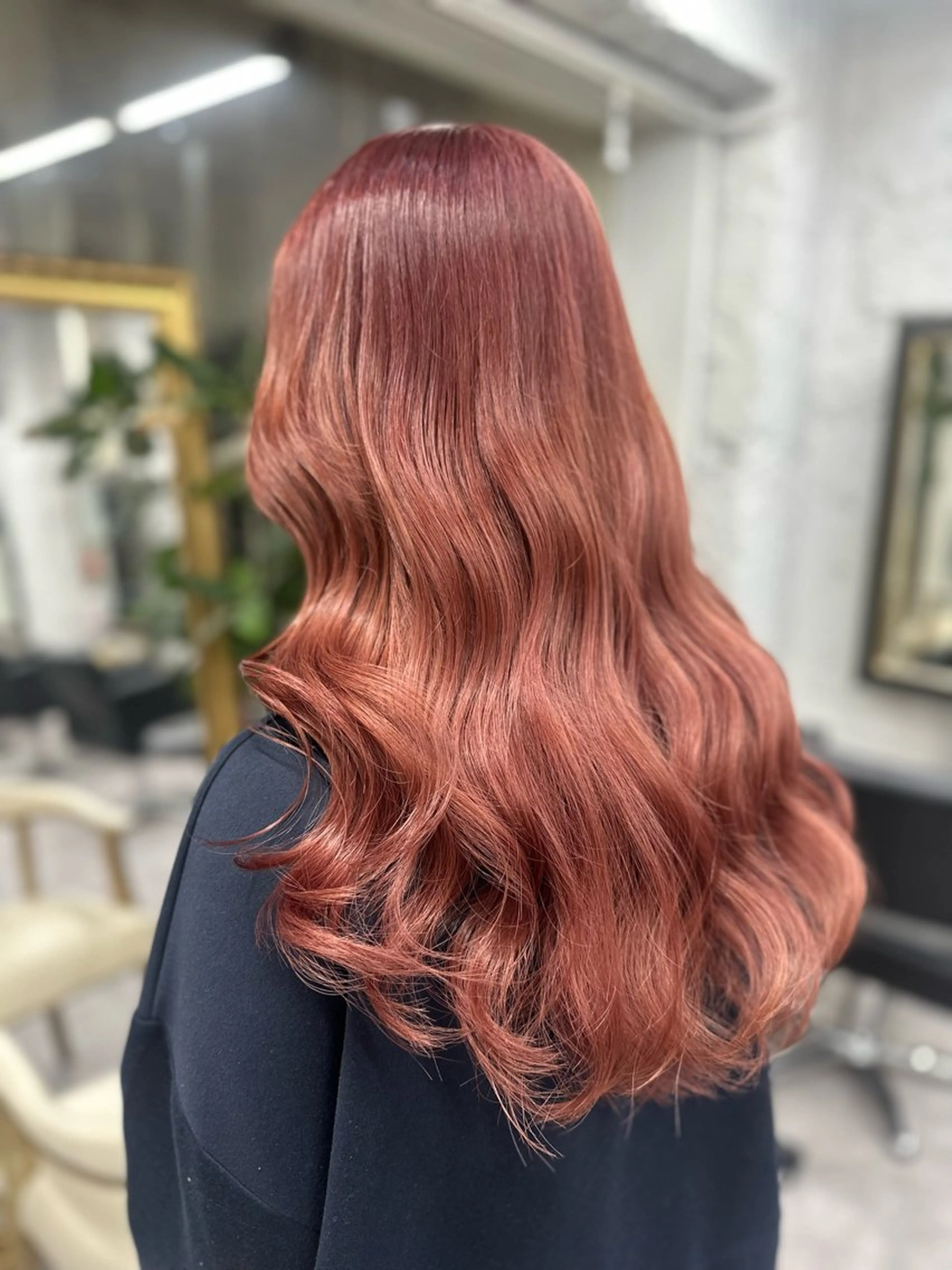 ロング 瀧優華白髪ぼかし 大人レイヤー🩵のヘアスタイル