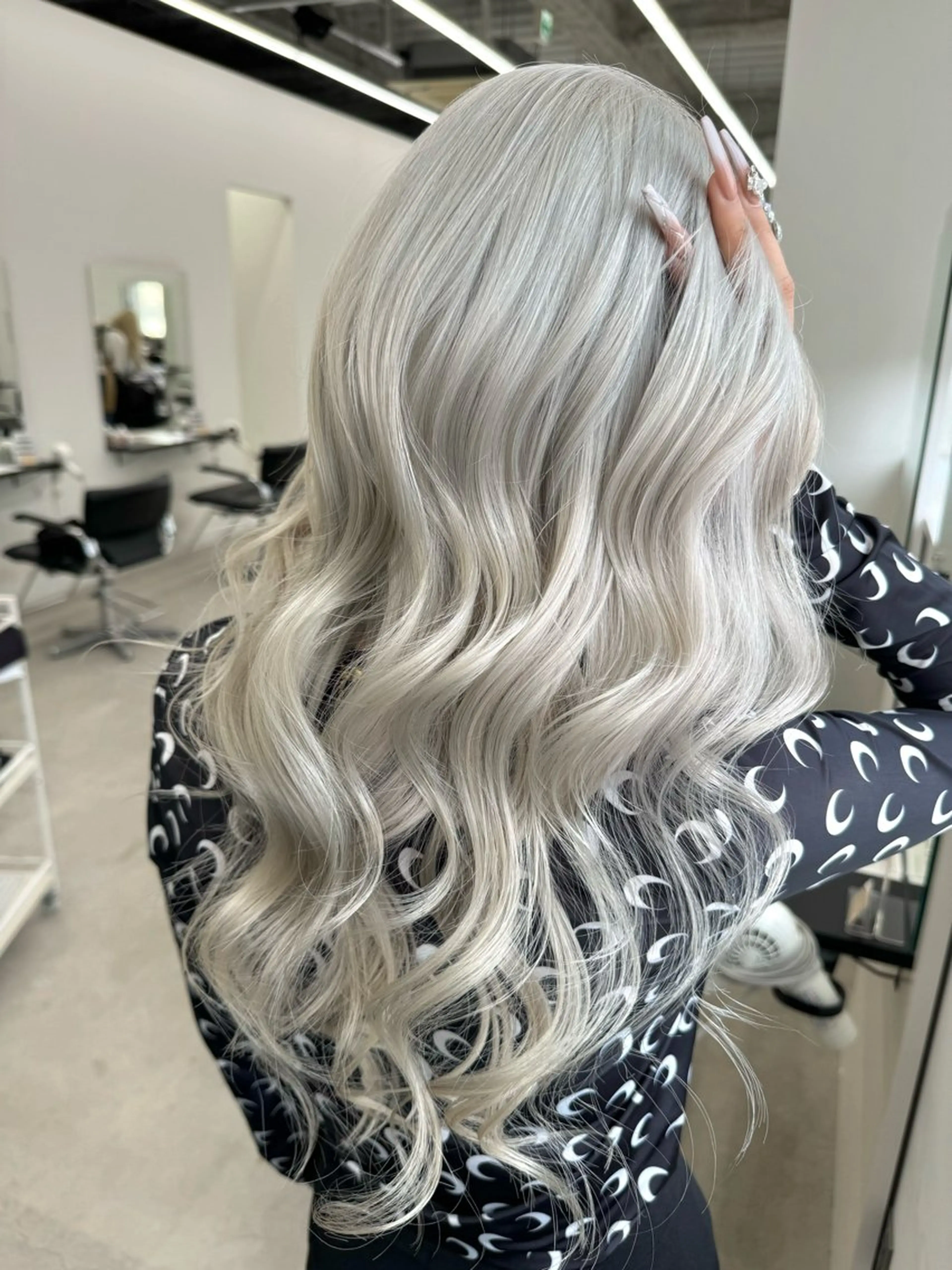 ロング ヘアカラー 原田 瑠月のヘアスタイル