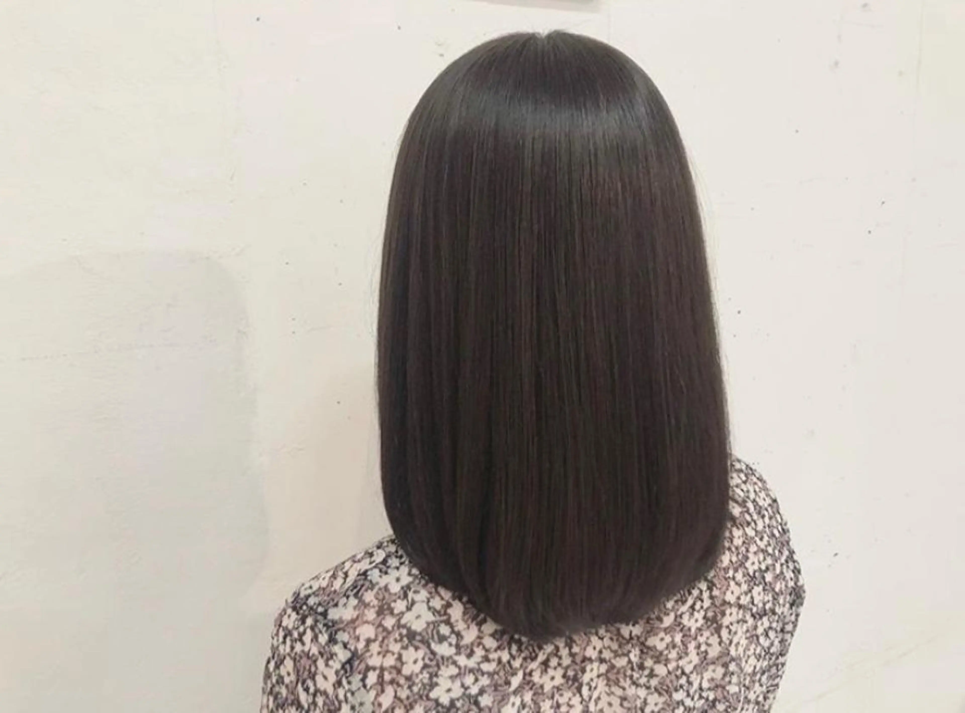 ミディアム トリートメント 髪質改善/艶カラー 🎀レイヤーカットのヘアスタイル