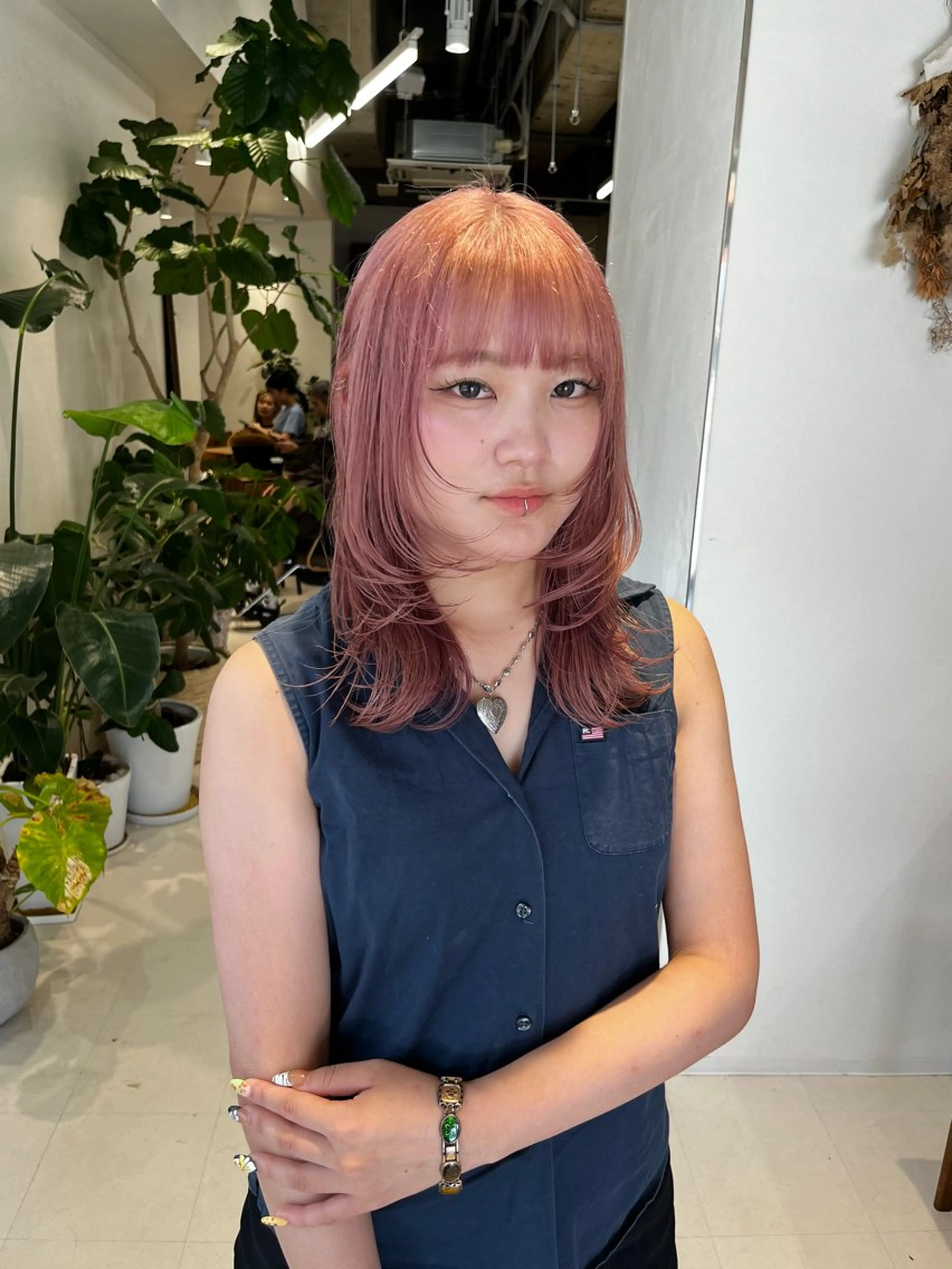 ミディアム カラー ピンクカラー レイヤーカット カット ヘアカラー トリートメント レイヤーカット/ブラ ウンカラー/河野凜のヘアスタイル