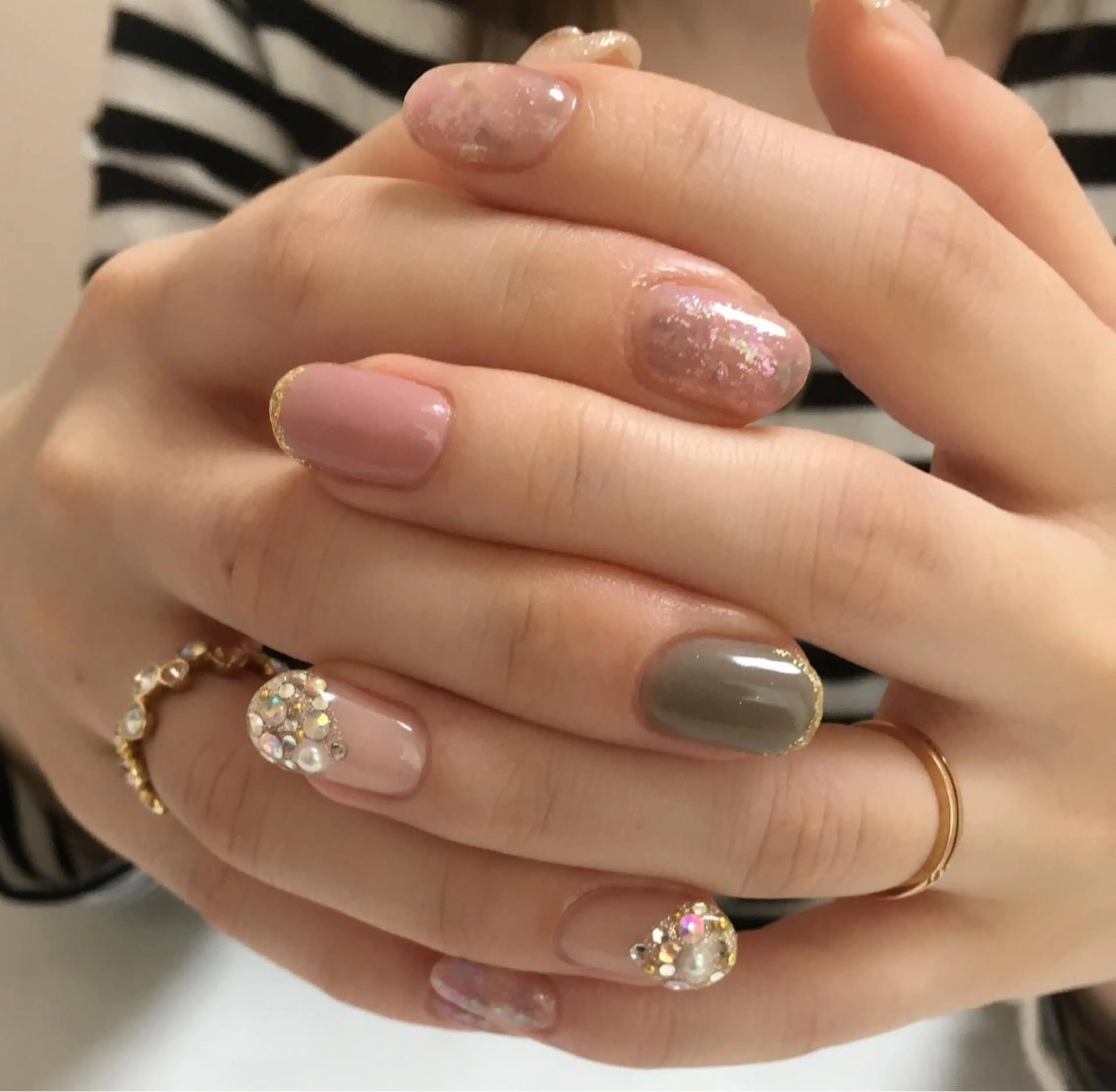 ネイル フレンチネイル キラキラネイル ストーンネイル 12 designのネイルデザイン