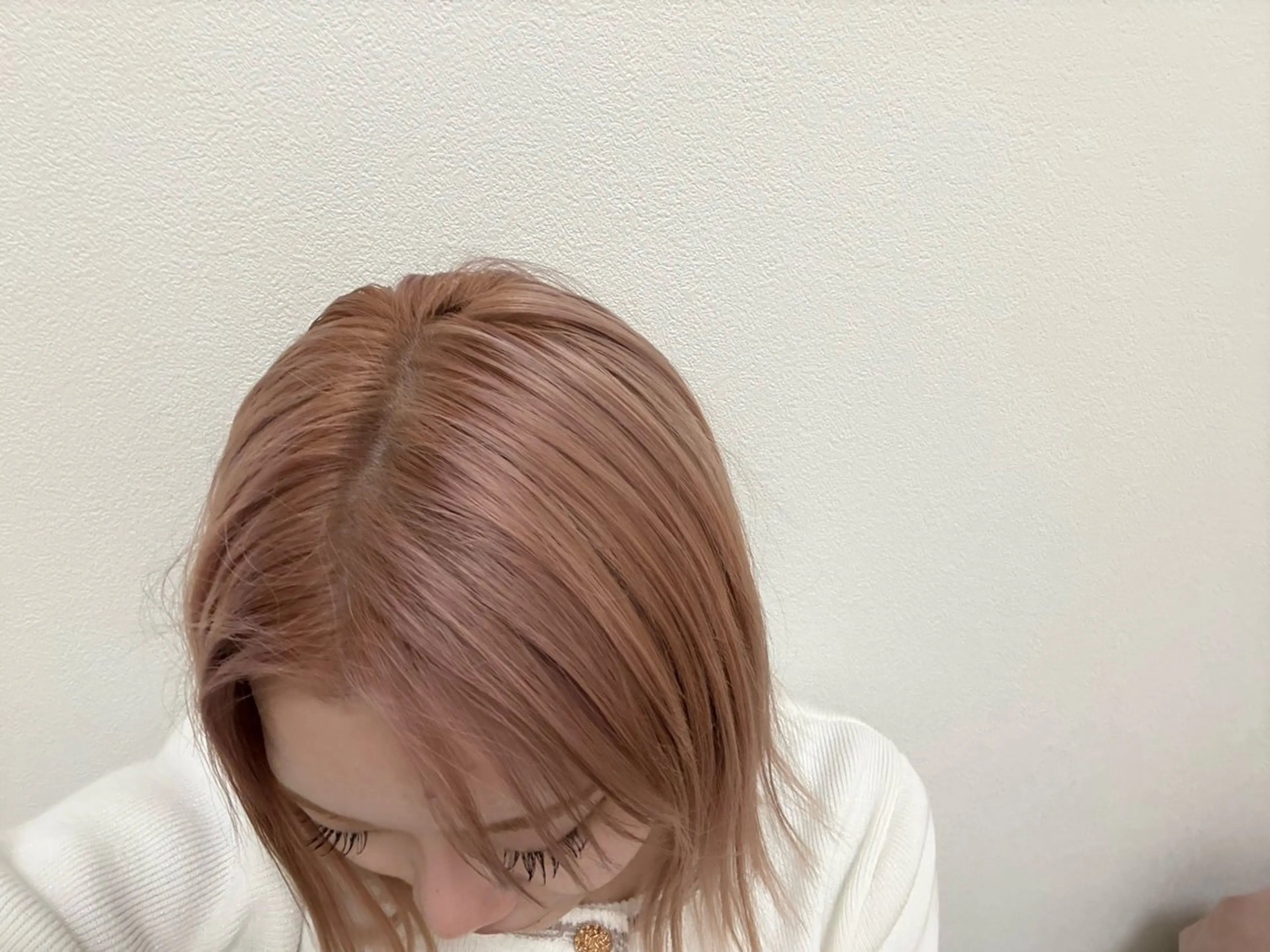 カラー ｢韓国風・ハイトーン ベージュカラー｣サナのヘアスタイル