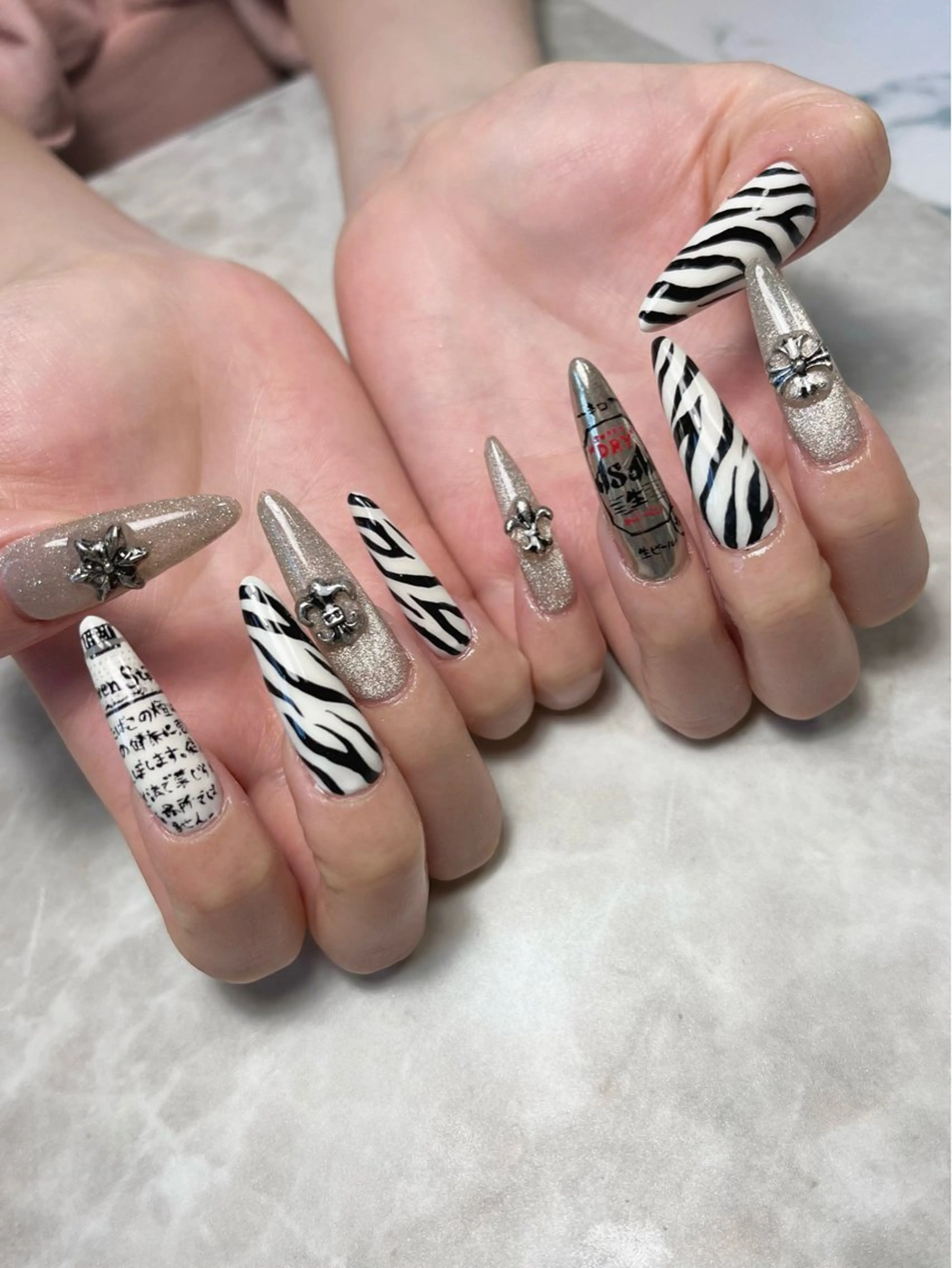 ネイル アニマル柄 ロングネイル スカルプネイル スーパーロングネイル ハンドネイル Nailsalon E's cafeのネイルデザイン