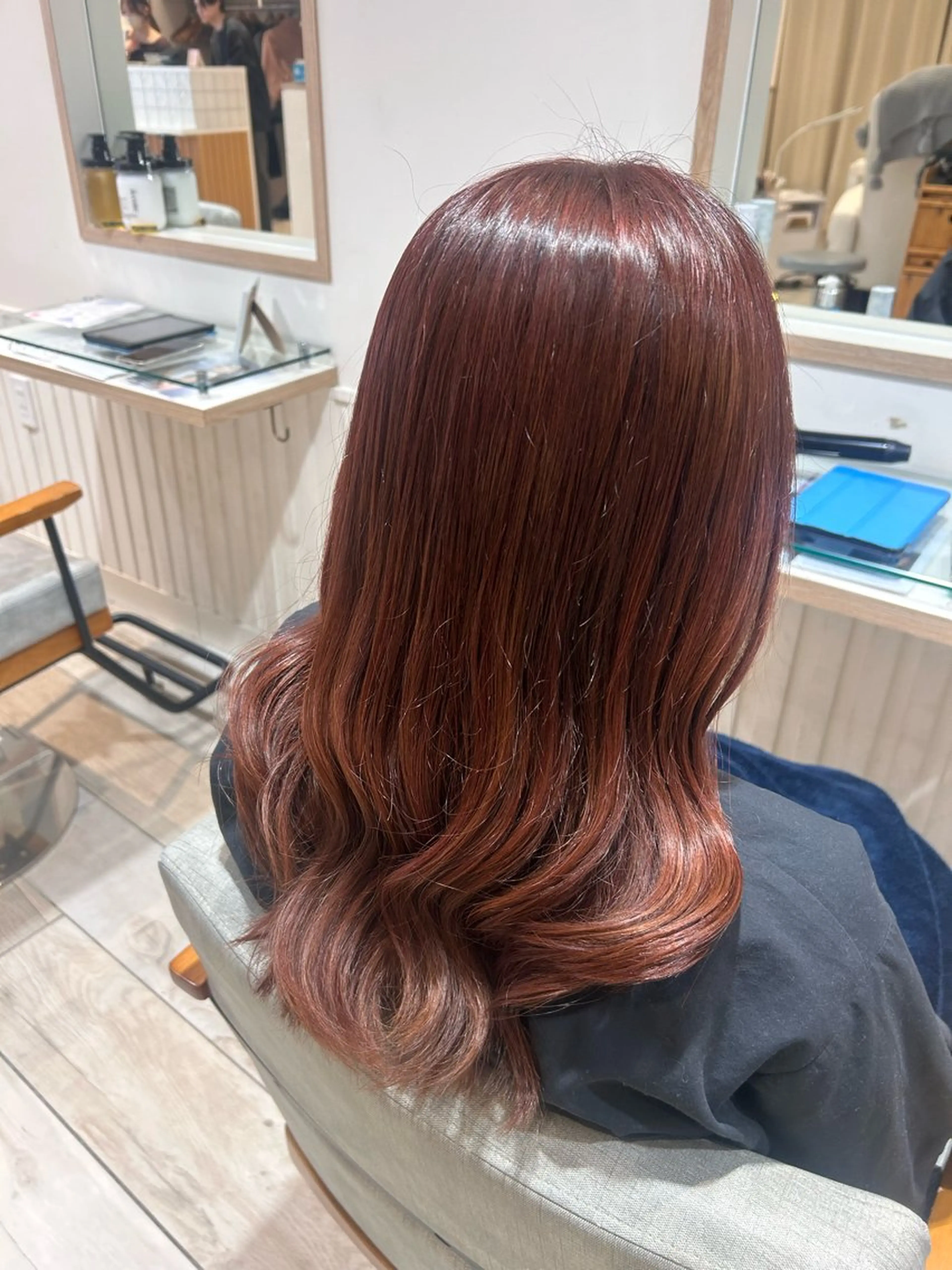 セミロング カラー レッドカラー カット ヘアカラー 大川 夏実のヘアスタイル