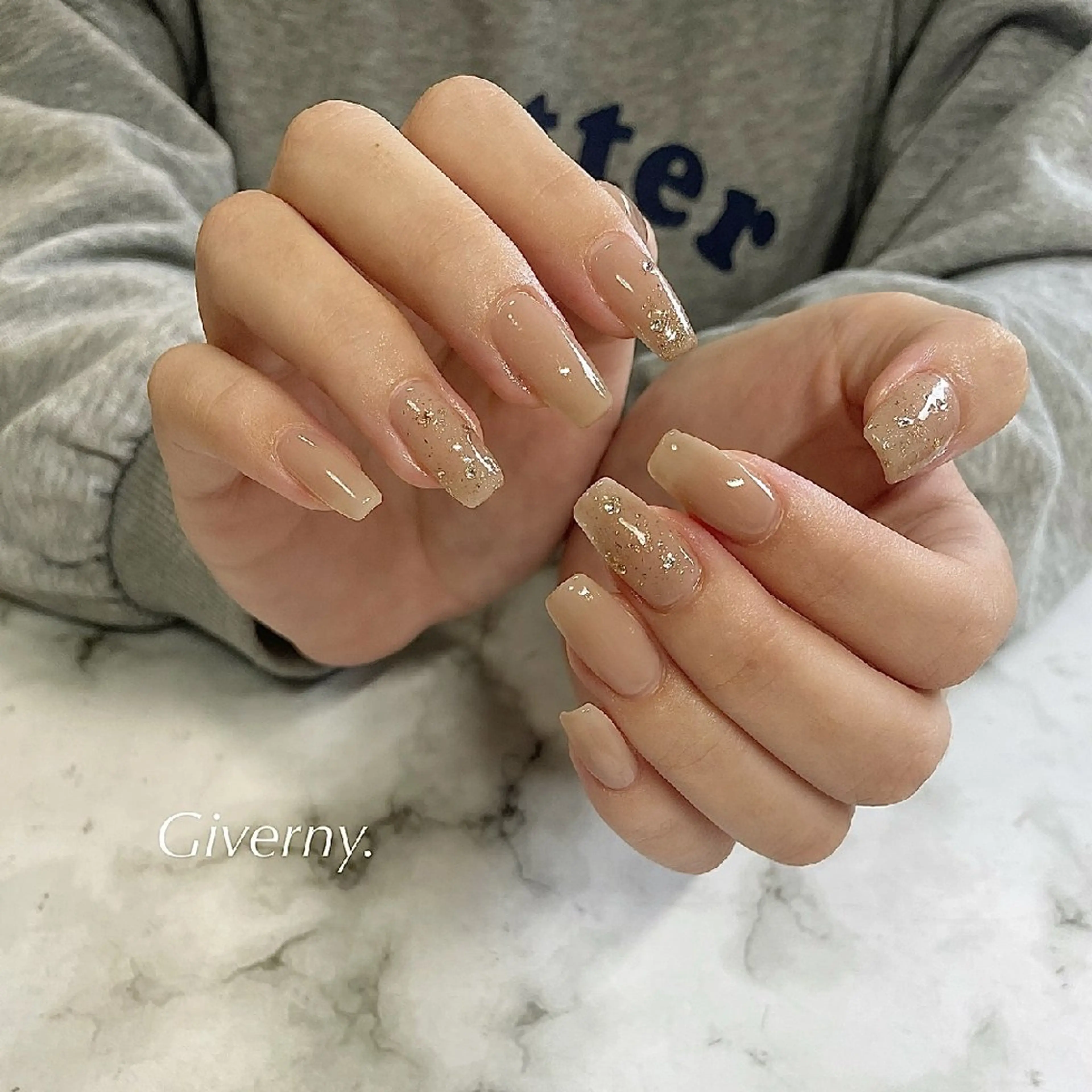 ネイル ニュアンスネイル オフィスネイル シンプルネイル ハンドネイル Giverny .のネイルデザイン