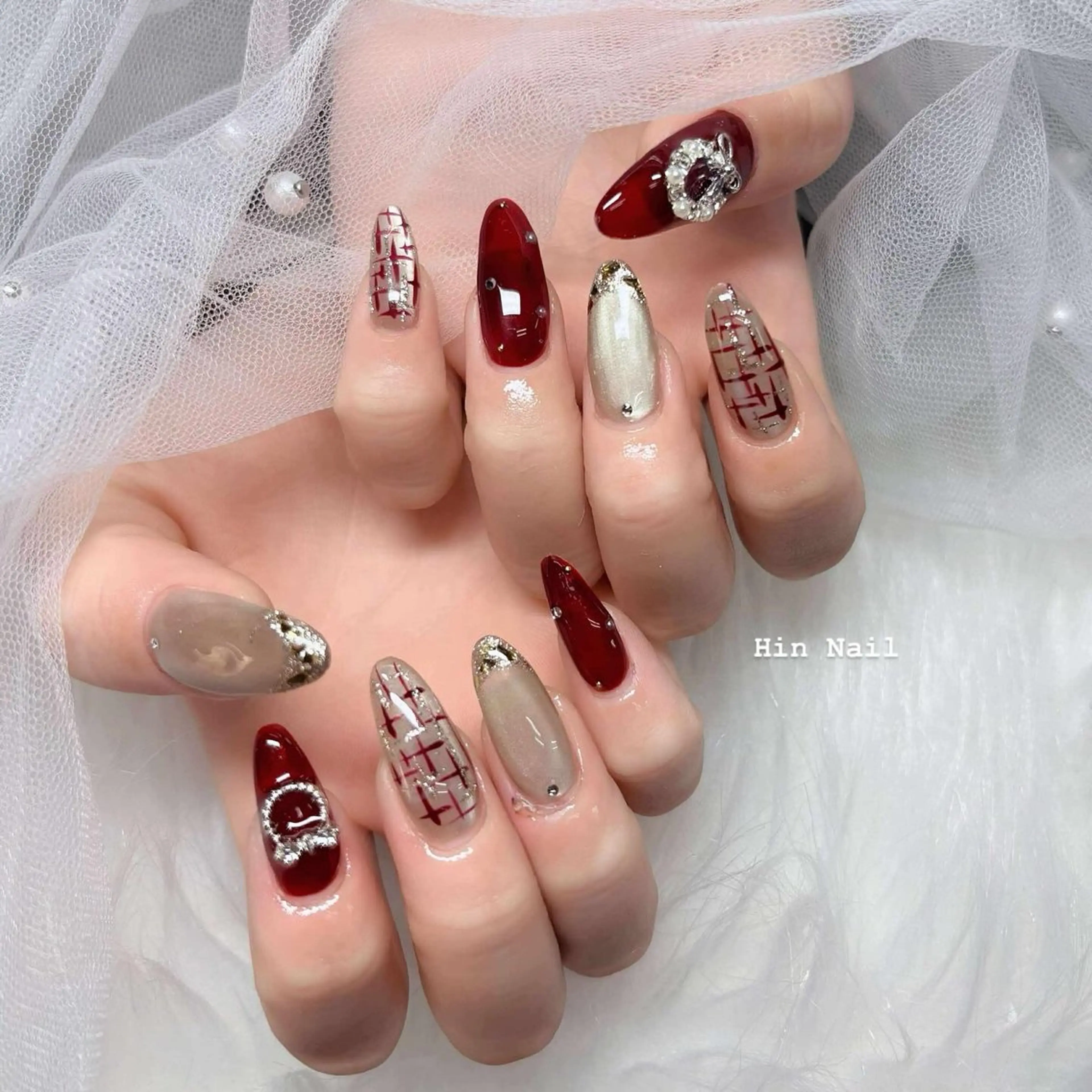 ネイル ボルドー チークネイル フレンチネイル グラデーション キラキラネイル ハンドネイル HIN NAILのネイルデザイン